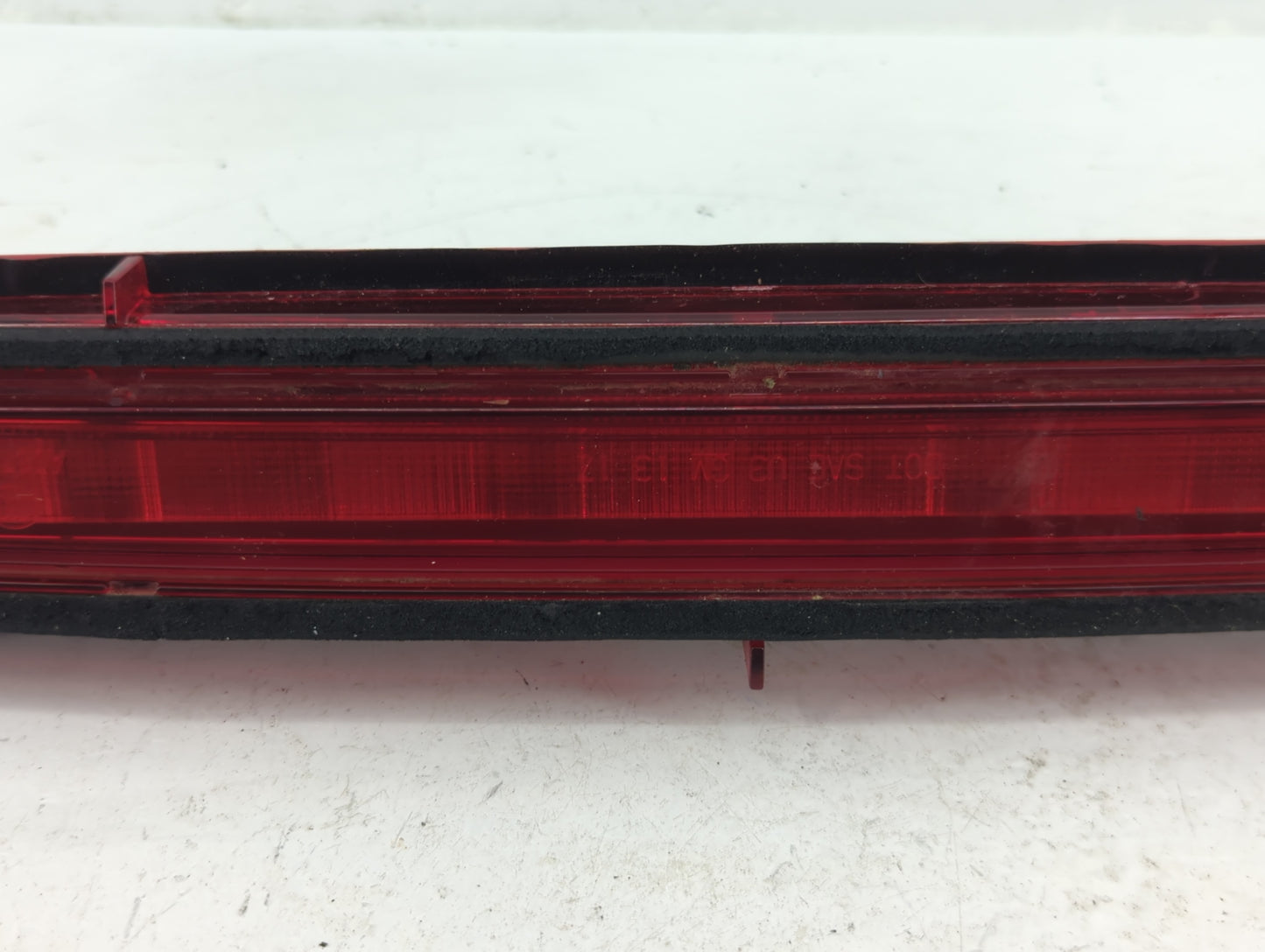 2016 Chevrolet Malibu Rear Center Lid Brake Light Tail Light Fits OEM Used Auto Parts - Oemusedautoparts1.com