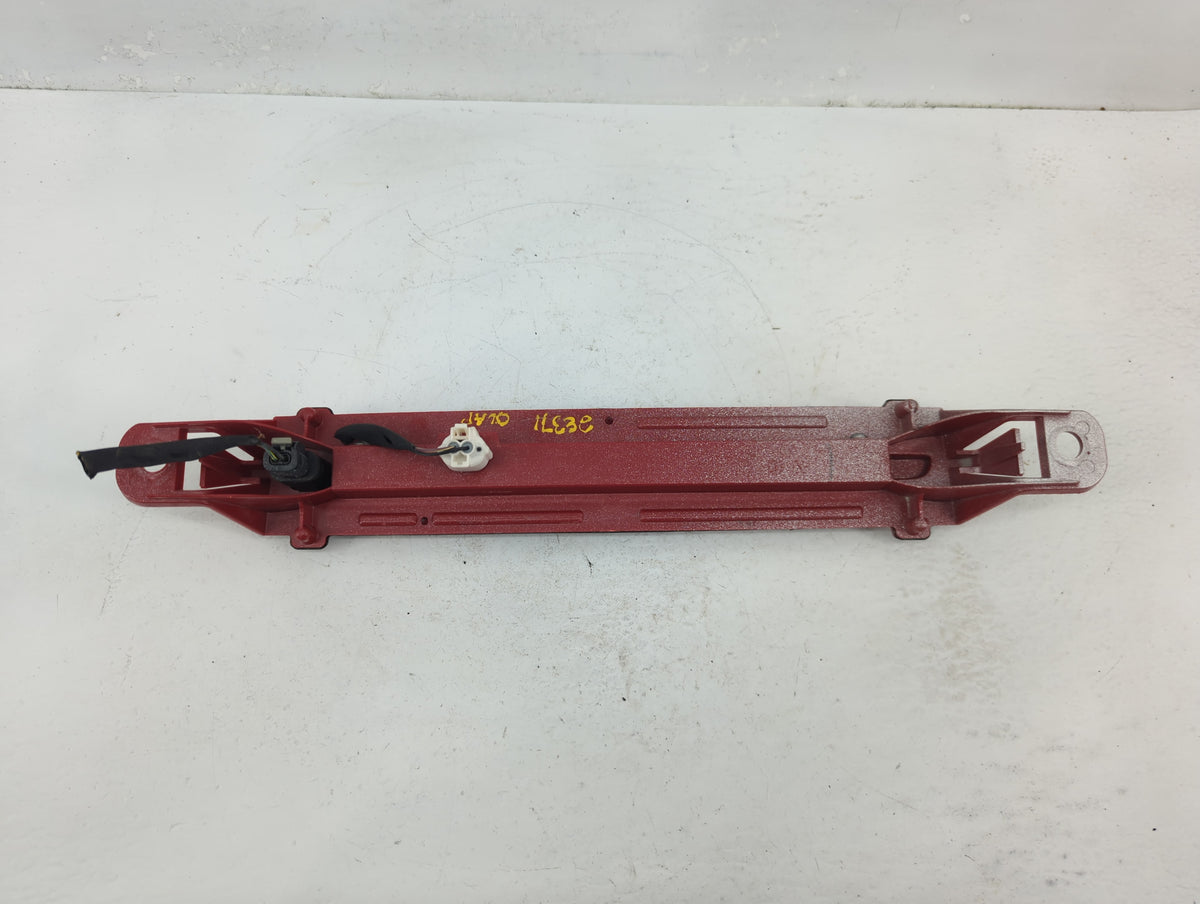 2016 Chevrolet Malibu Rear Center Lid Brake Light Tail Light Fits OEM Used Auto Parts - Oemusedautoparts1.com