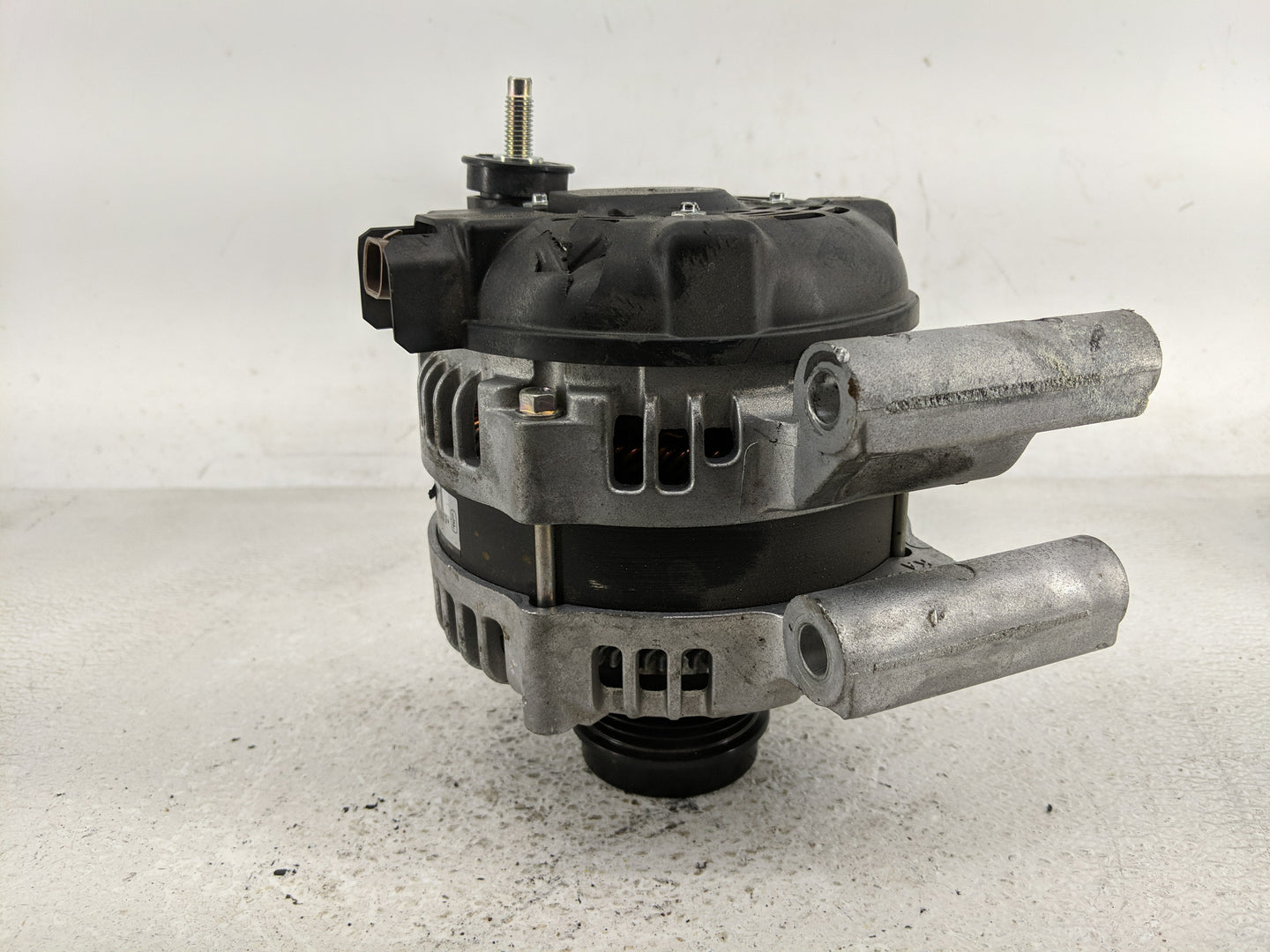 2016 Chevrolet Malibu Limited Alternator Replacement Generator Charging Assembly Engine OEM P/N:13520817 Fits OEM Used Auto 