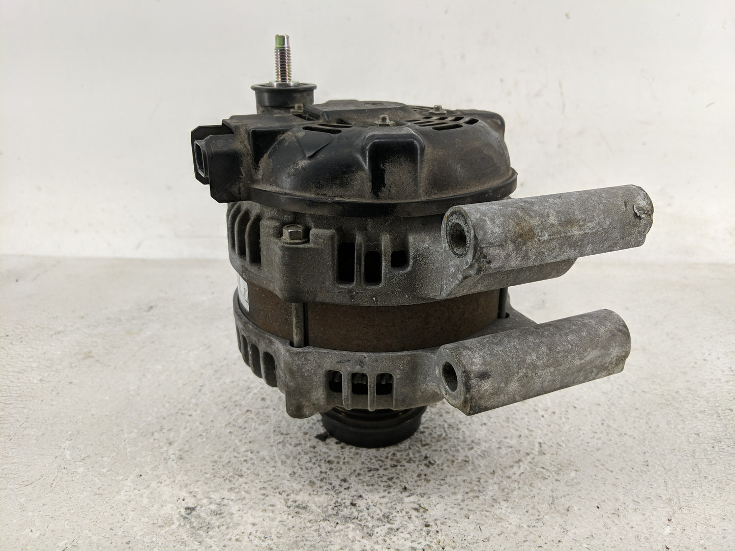 2016 Chevrolet Malibu Limited Alternator Replacement Generator Charging Assembly Engine OEM P/N:13592811 Fits OEM Used Auto 