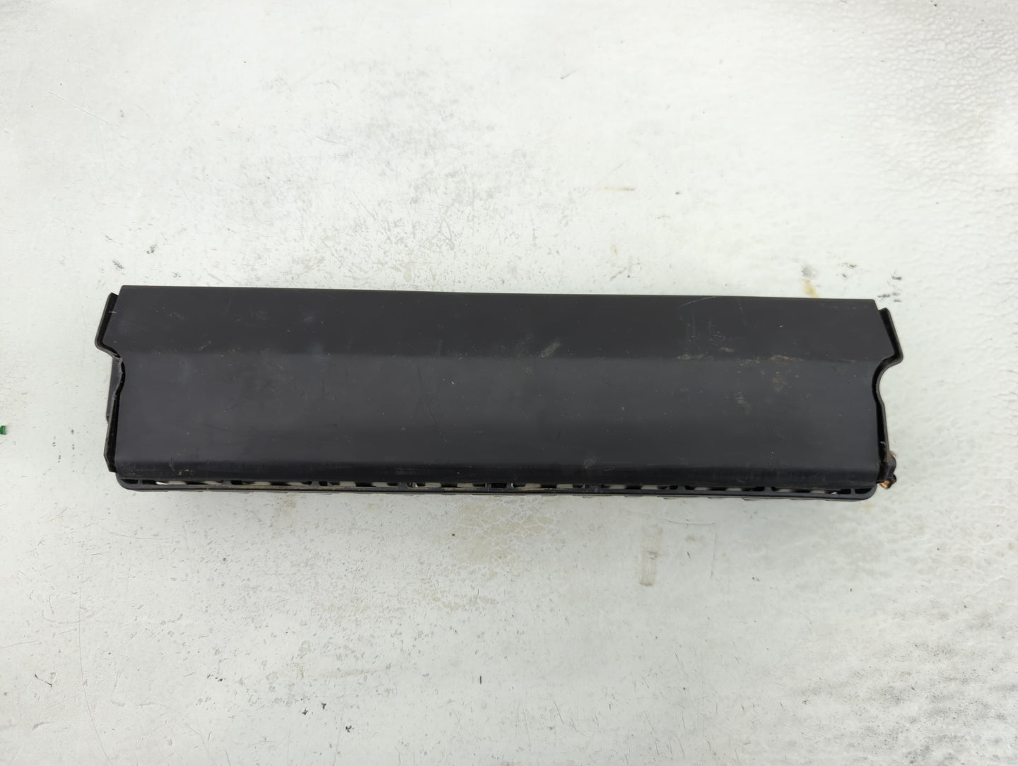 2016 Chevrolet Malibu Limited Air Bag Passenger Right Knee OEM P/N:22966685 Fits Fits 2013 2014 2015 2017 OEM Used Auto Part