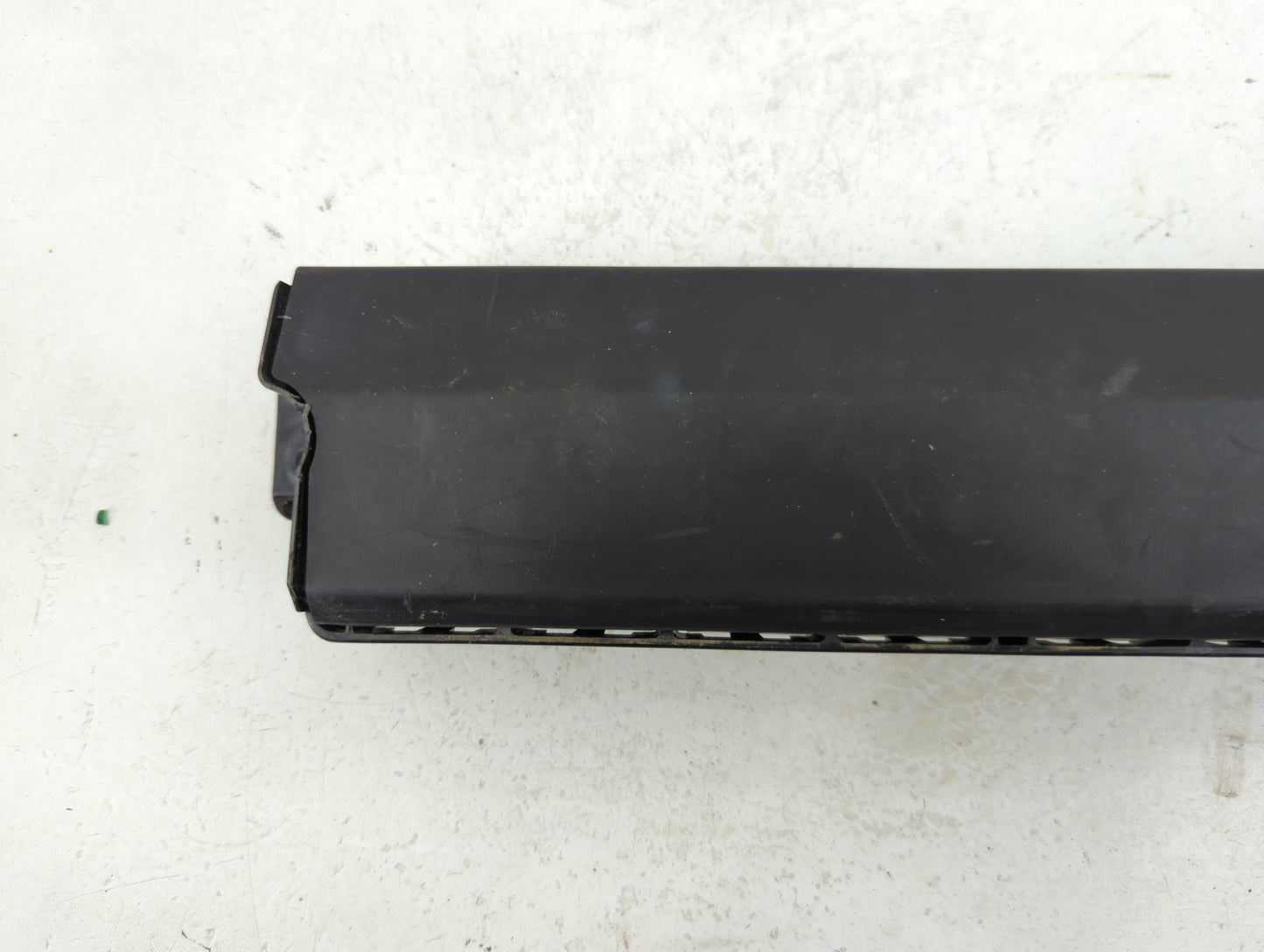 2016 Chevrolet Malibu Limited Air Bag Passenger Right Knee OEM P/N:22966685 Fits Fits 2013 2014 2015 2017 OEM Used Auto Part