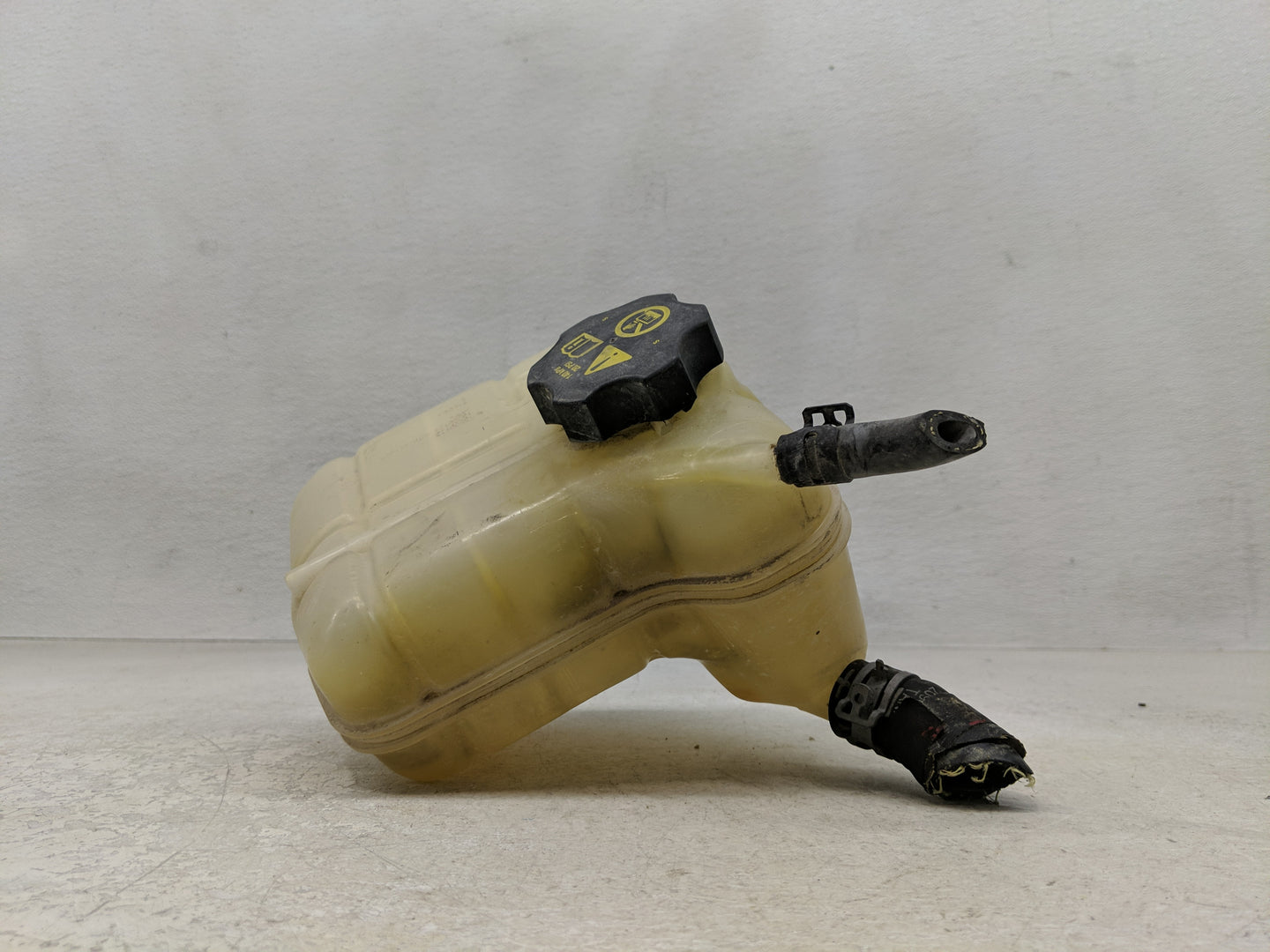 Chevrolet Malibu Limited Radiator Coolant Overflow Expansion Tank Bottle 1313099 - Oemusedautoparts1.com