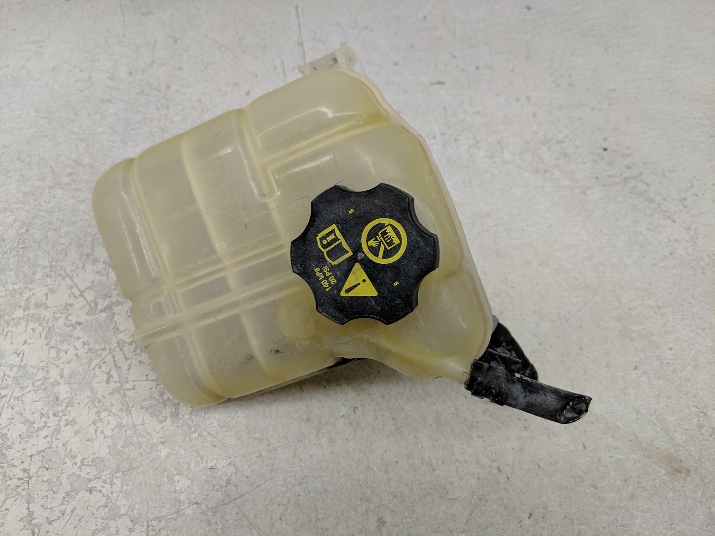 Chevrolet Malibu Limited Radiator Coolant Overflow Expansion Tank Bottle 1313099 - Oemusedautoparts1.com
