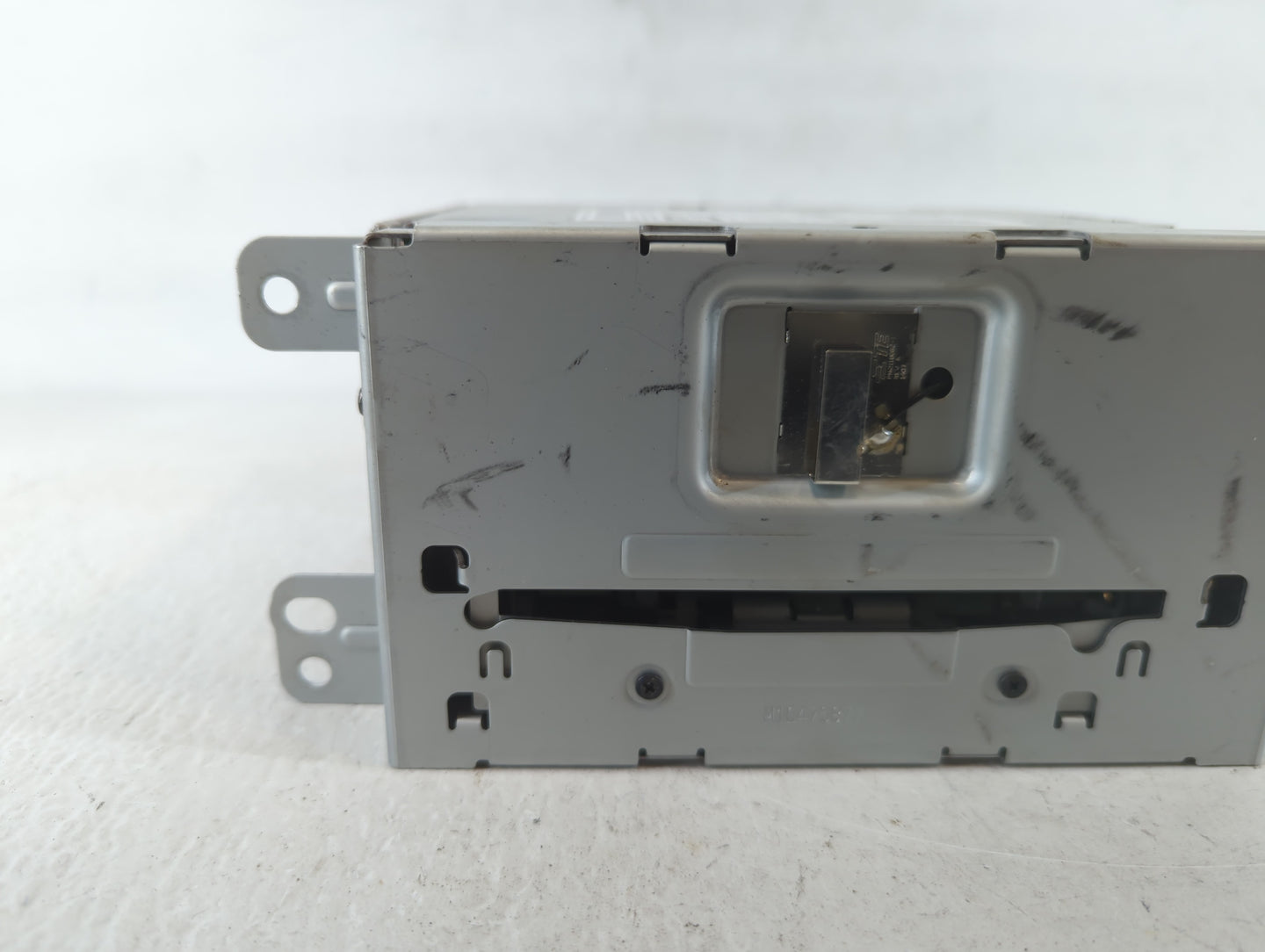 2016 Chevrolet Malibu Limited Am Fm Cd Player Radio Receiver - Oemusedautoparts1.com