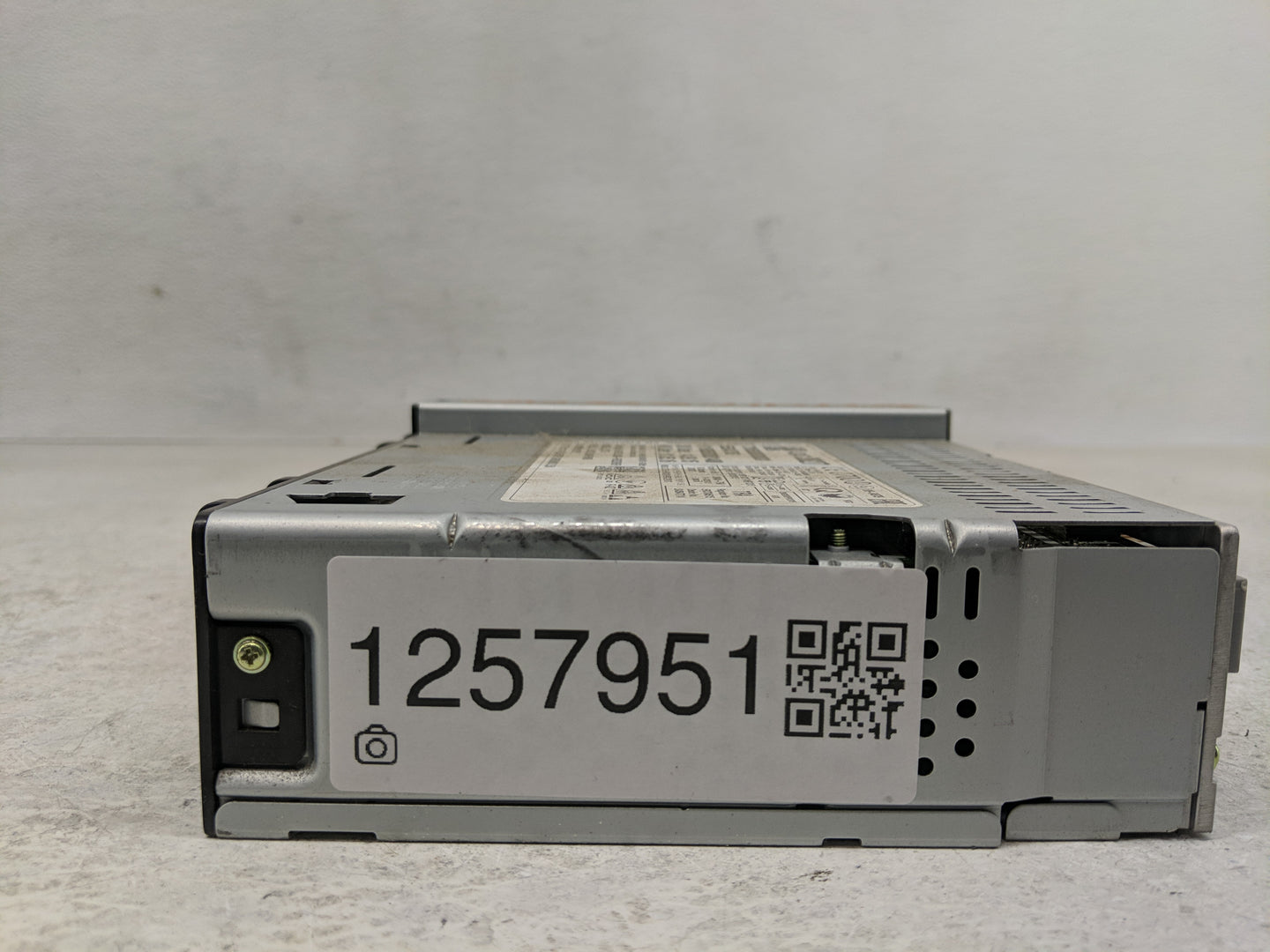 2016 Chevrolet Silverado 1500 Radio AM FM Cd Player Receiver Replacement P/N:42473827 Fits OEM Used Auto Parts - Oemusedauto