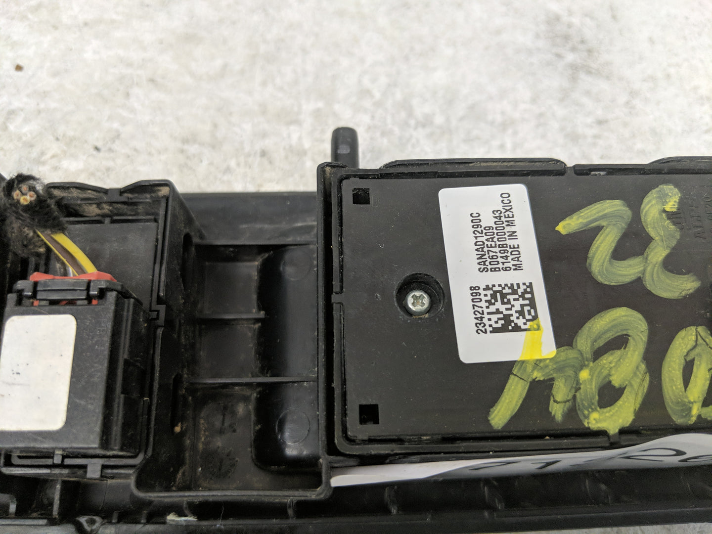 2014-2019 Chevrolet Silverado 1500 Master Power Window Switch Replacement Driver Side Left Fits OEM Used Auto Parts - Oemuse