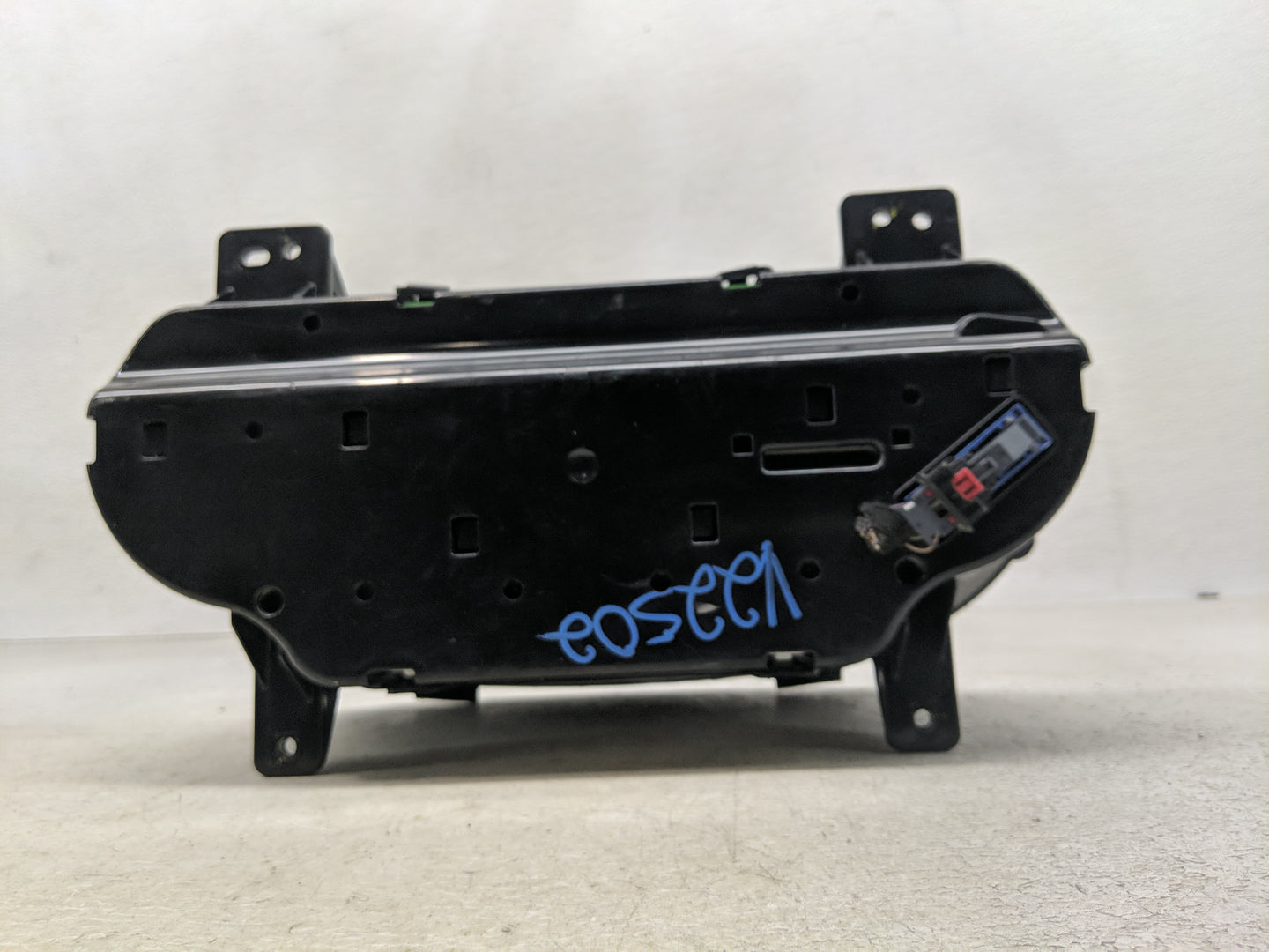 2016 Chevrolet Silverado 1500 Instrument Cluster Speedometer Gauges P/N:23391331 Fits OEM Used Auto Parts - Oemusedautoparts