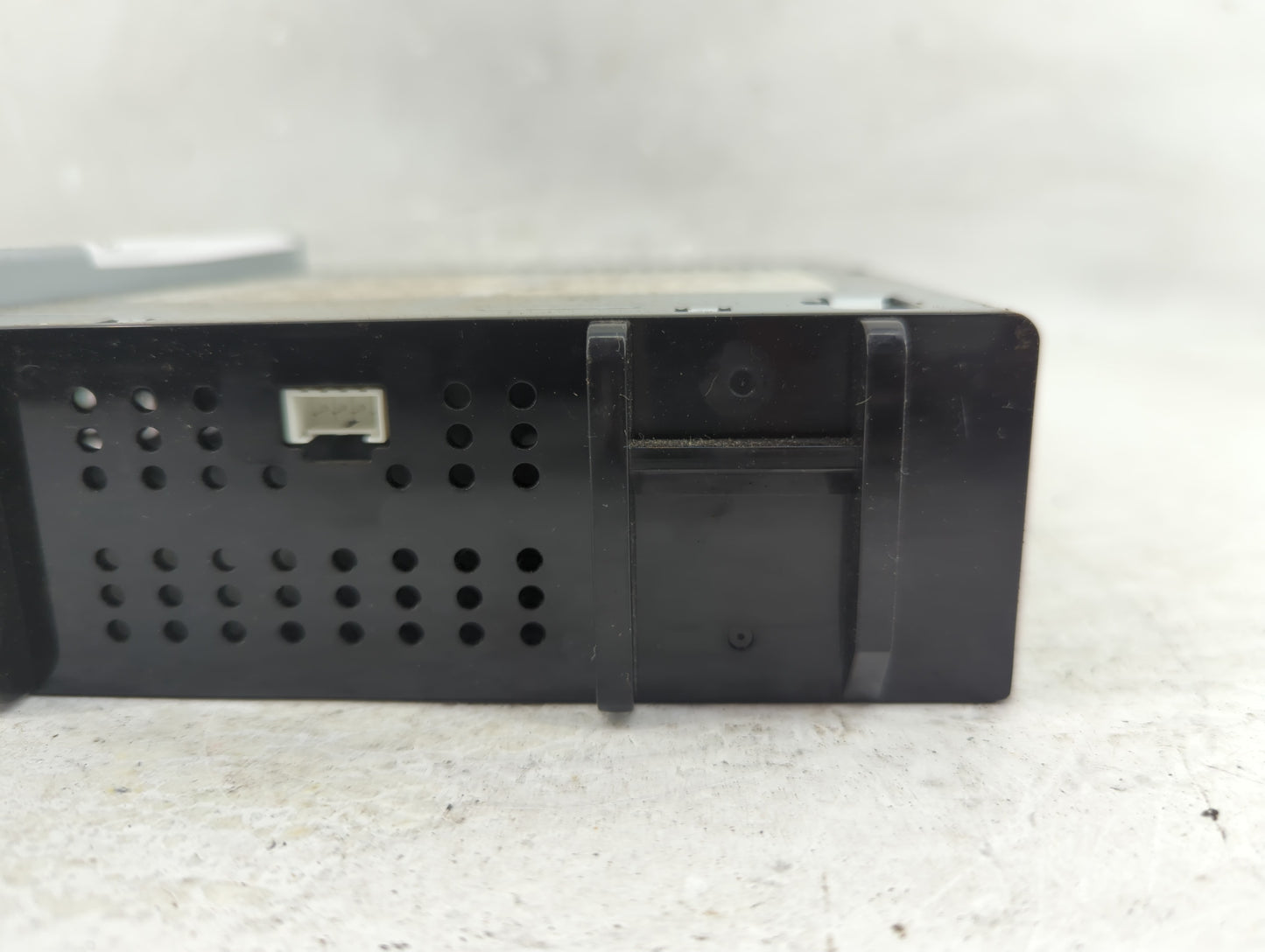 2016 Chevrolet Silverado 1500 Radio AM FM Cd Player Receiver Replacement P/N:555343750 42473827 Fits Fits 2017 OEM Used Auto