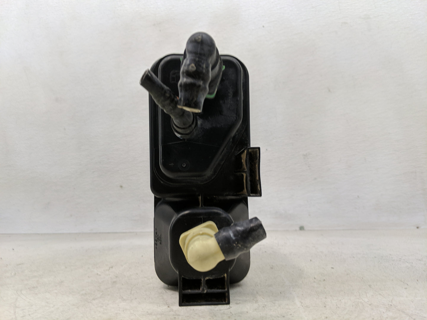 2016 Chevrolet Silverado 1500 Fuel Vapor Charcoal Canister - Oemusedautoparts1.com