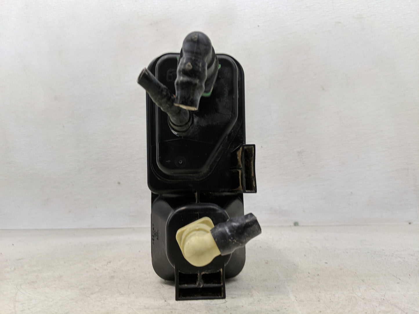 2016 Chevrolet Silverado 1500 Fuel Vapor Charcoal Canister - Oemusedautoparts1.com