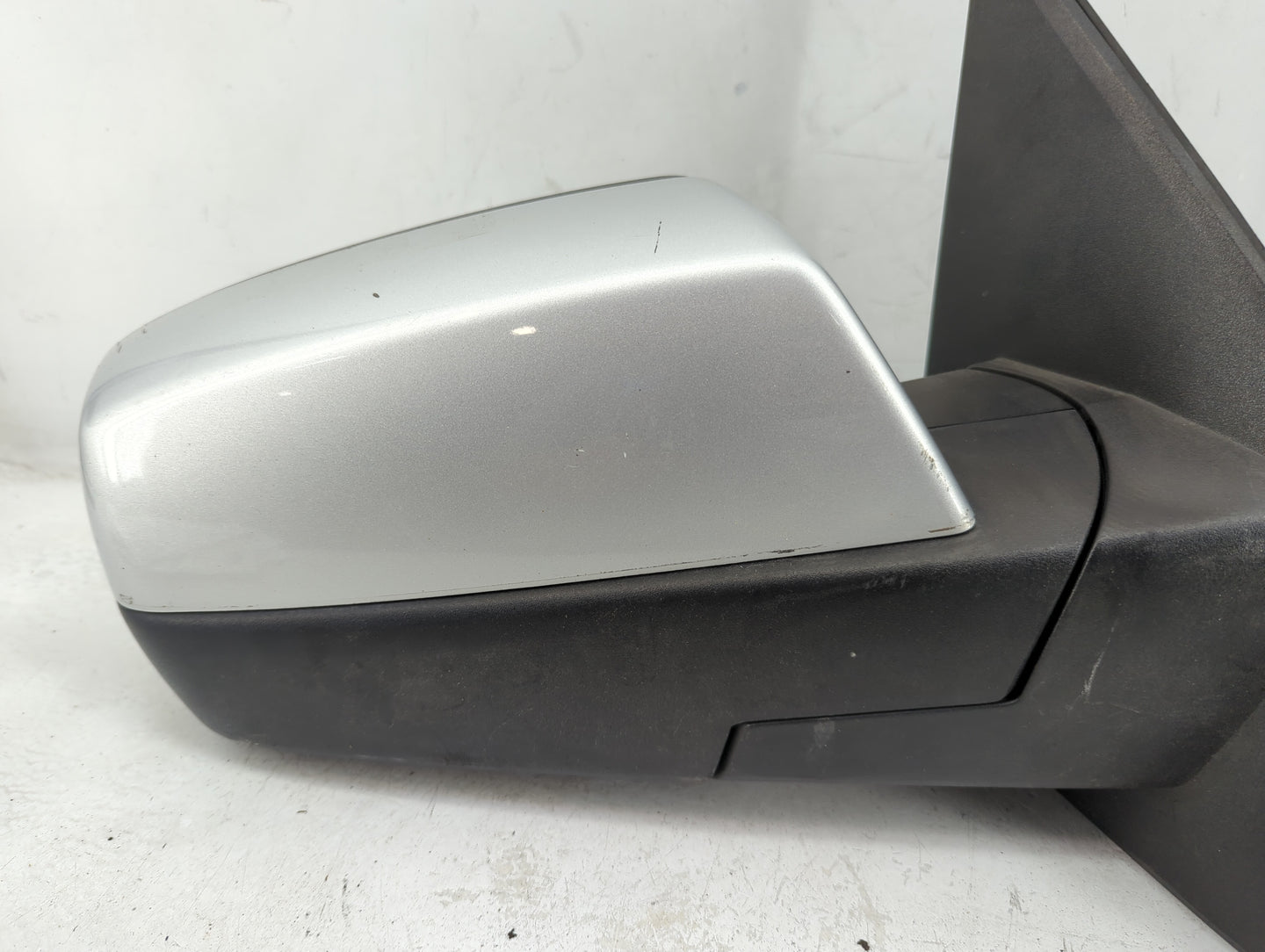 2014-2019 Chevrolet Silverado 1500 Passenger Side View Mirror - Right Door Mirror OEM Used - Oemusedautoparts1.com