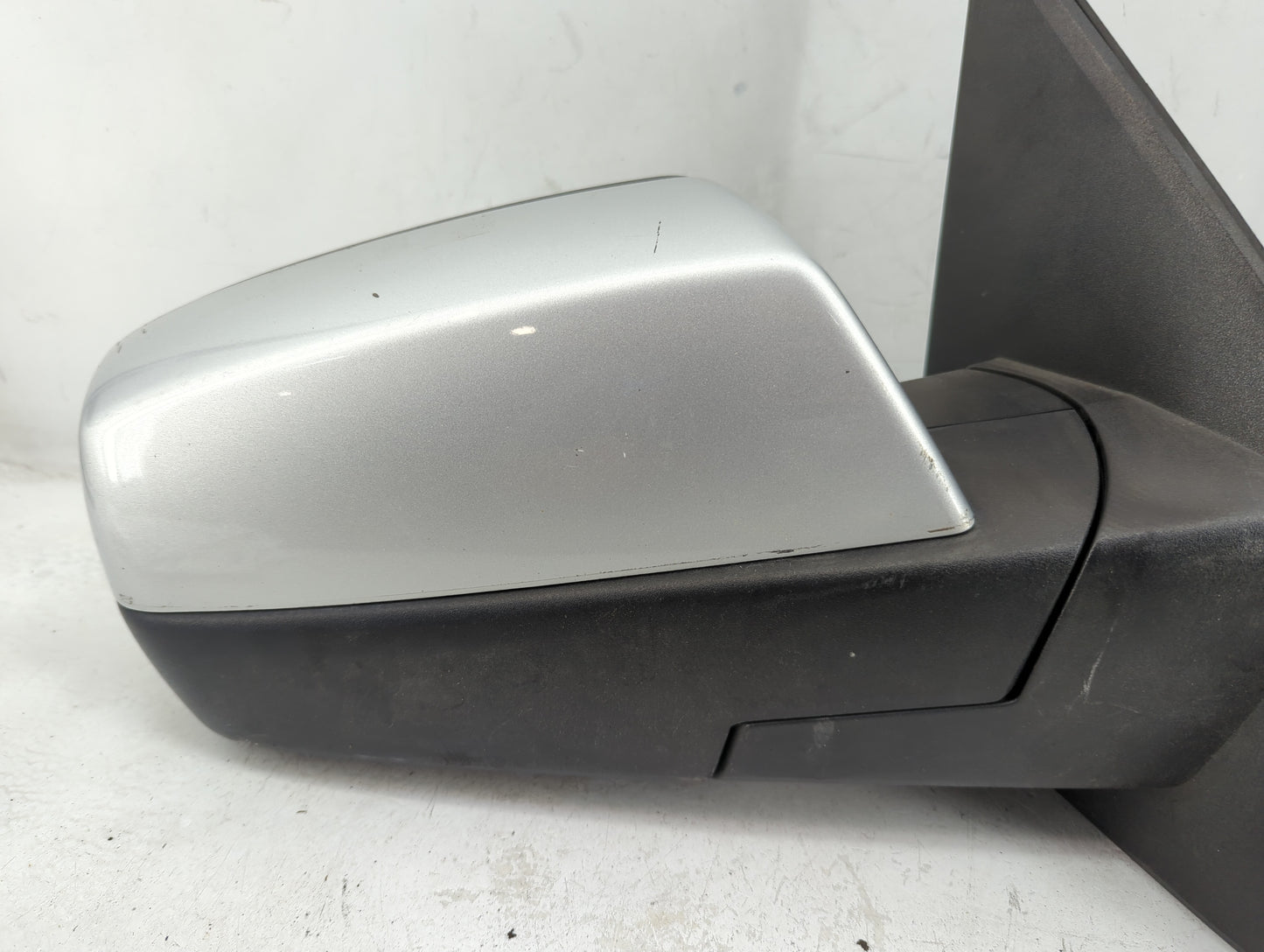 2014-2019 Chevrolet Silverado 1500 Passenger Side View Mirror - Right Door Mirror OEM Used - Oemusedautoparts1.com