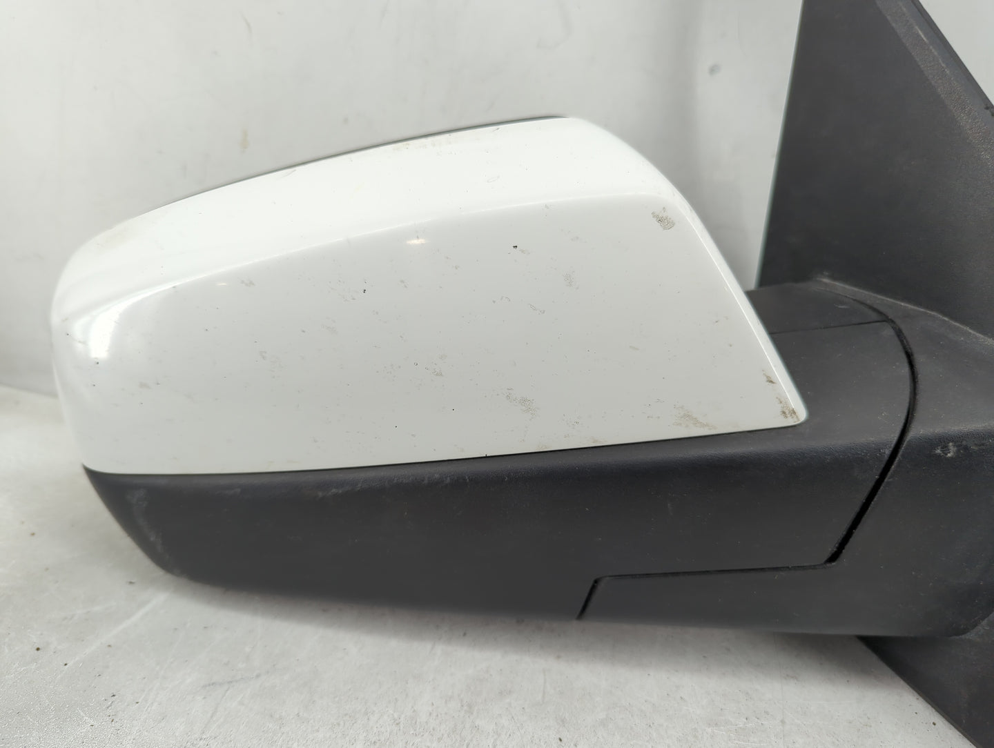2014-2019 Chevrolet Silverado 1500 Passenger Side View Mirror - Right Door Mirror OEM Used - Oemusedautoparts1.com