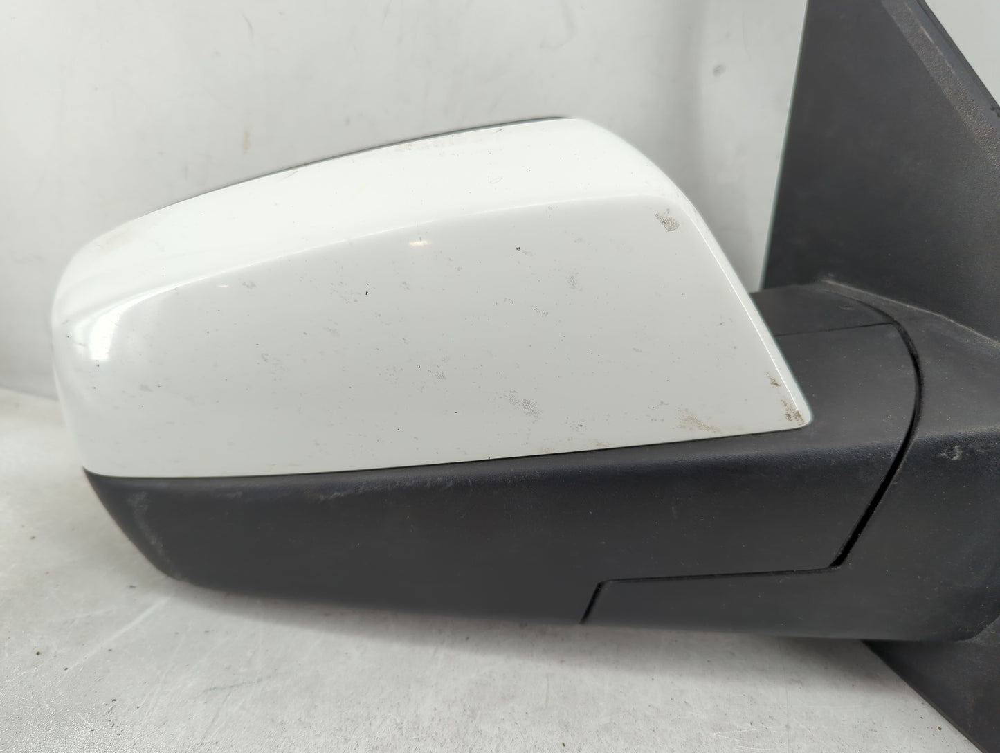 2014-2019 Chevrolet Silverado 1500 Passenger Side View Mirror - Right Door Mirror OEM Used - Oemusedautoparts1.com