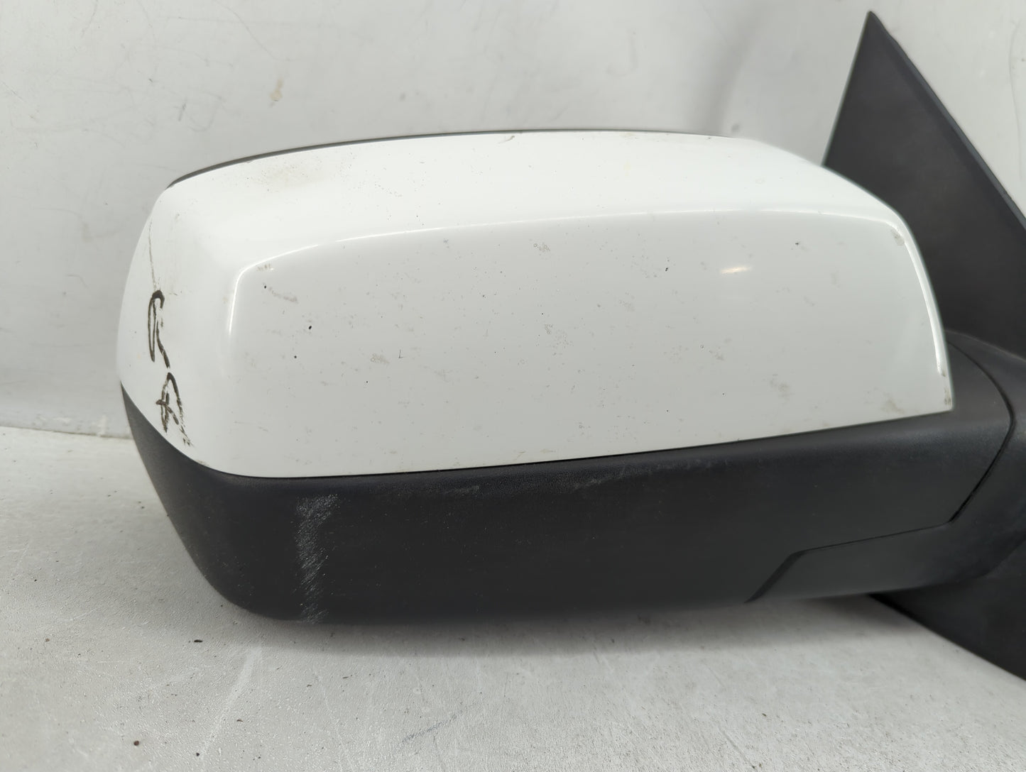 2014-2019 Chevrolet Silverado 1500 Passenger Side View Mirror - Right Door Mirror OEM Used - Oemusedautoparts1.com