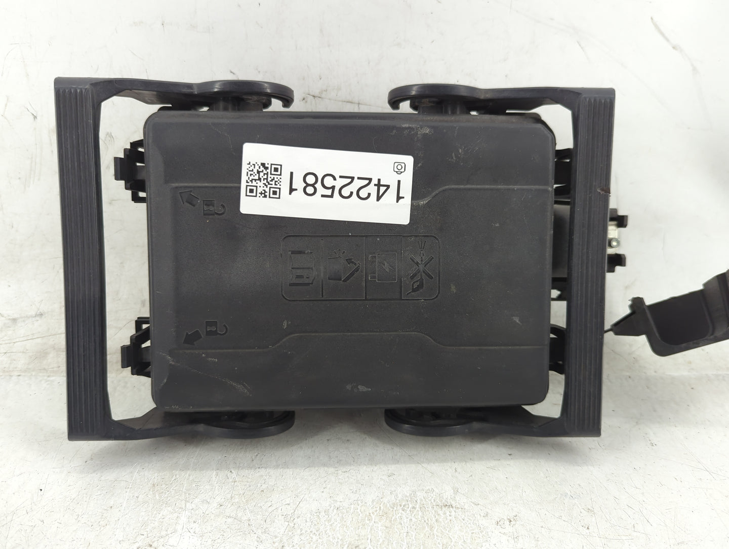 2016-2018 Chevrolet Silverado 1500 Fusebox Fuse Box Panel Relay Module P/N:23387797 Fits Fits 2016 2017 2018 OEM Used Auto P