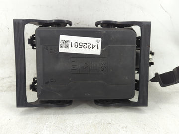 2016-2018 Chevrolet Silverado 1500 Fusebox Fuse Box Panel Relay Module P/N:23387797 Fits Fits 2016 2017 2018 OEM Used Auto P