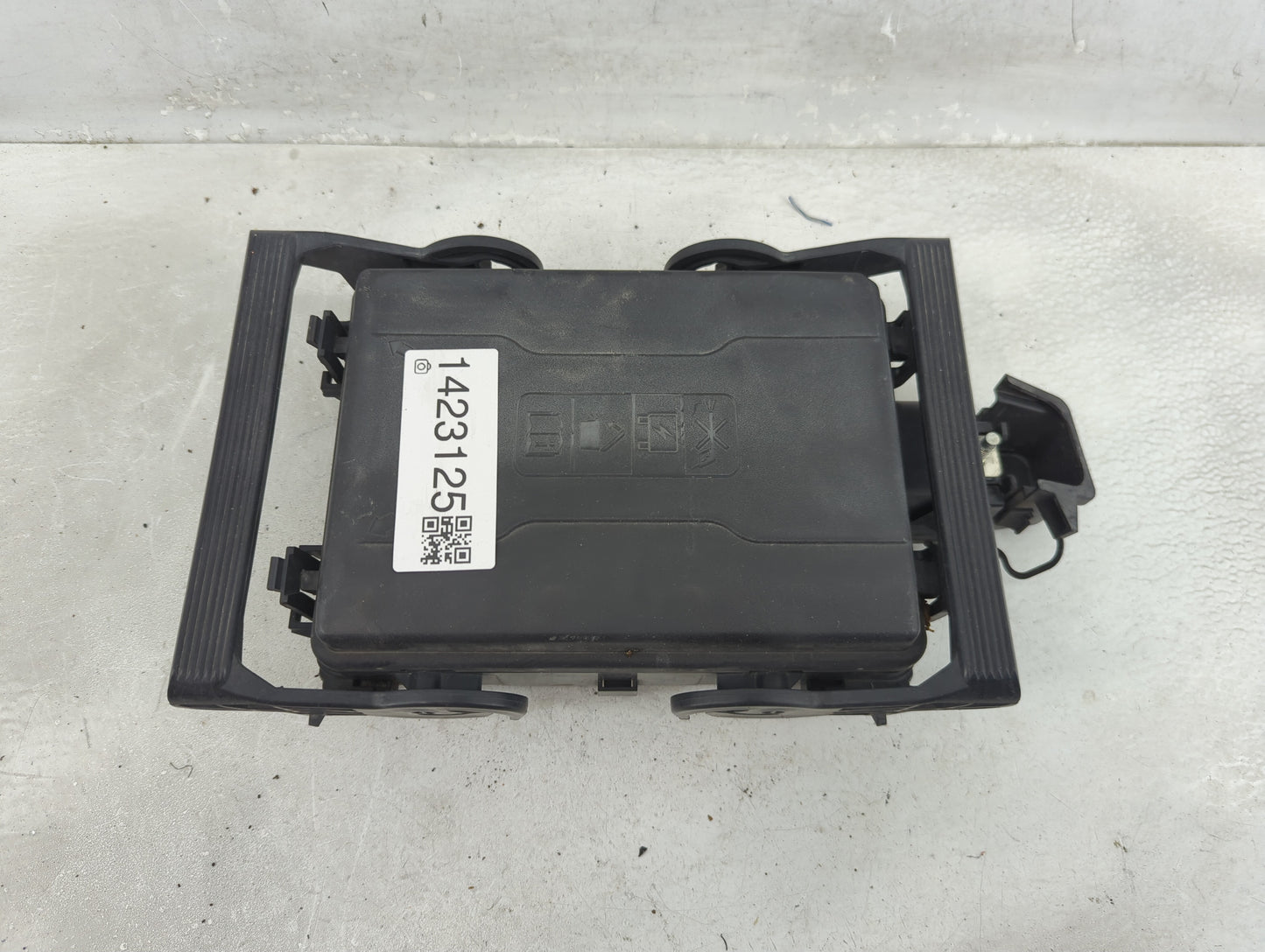 2016-2018 Chevrolet Silverado 1500 Fusebox Fuse Box Panel Relay Module P/N:23387797 01 Fits Fits 2016 2017 2018 OEM Used Aut