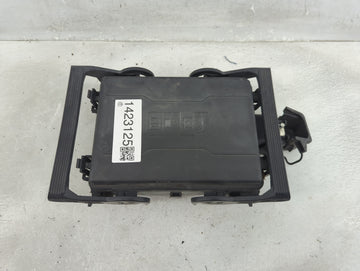2016-2018 Chevrolet Silverado 1500 Fusebox Fuse Box Panel Relay Module P/N:23387797 01 Fits Fits 2016 2017 2018 OEM Used Aut