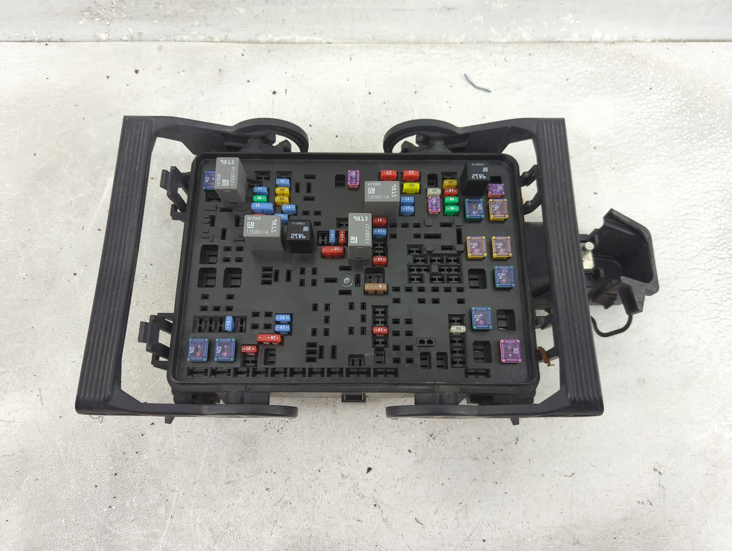 2016-2018 Chevrolet Silverado 1500 Fusebox Fuse Box Panel Relay Module P/N:23387797 01 Fits Fits 2016 2017 2018 OEM Used Aut