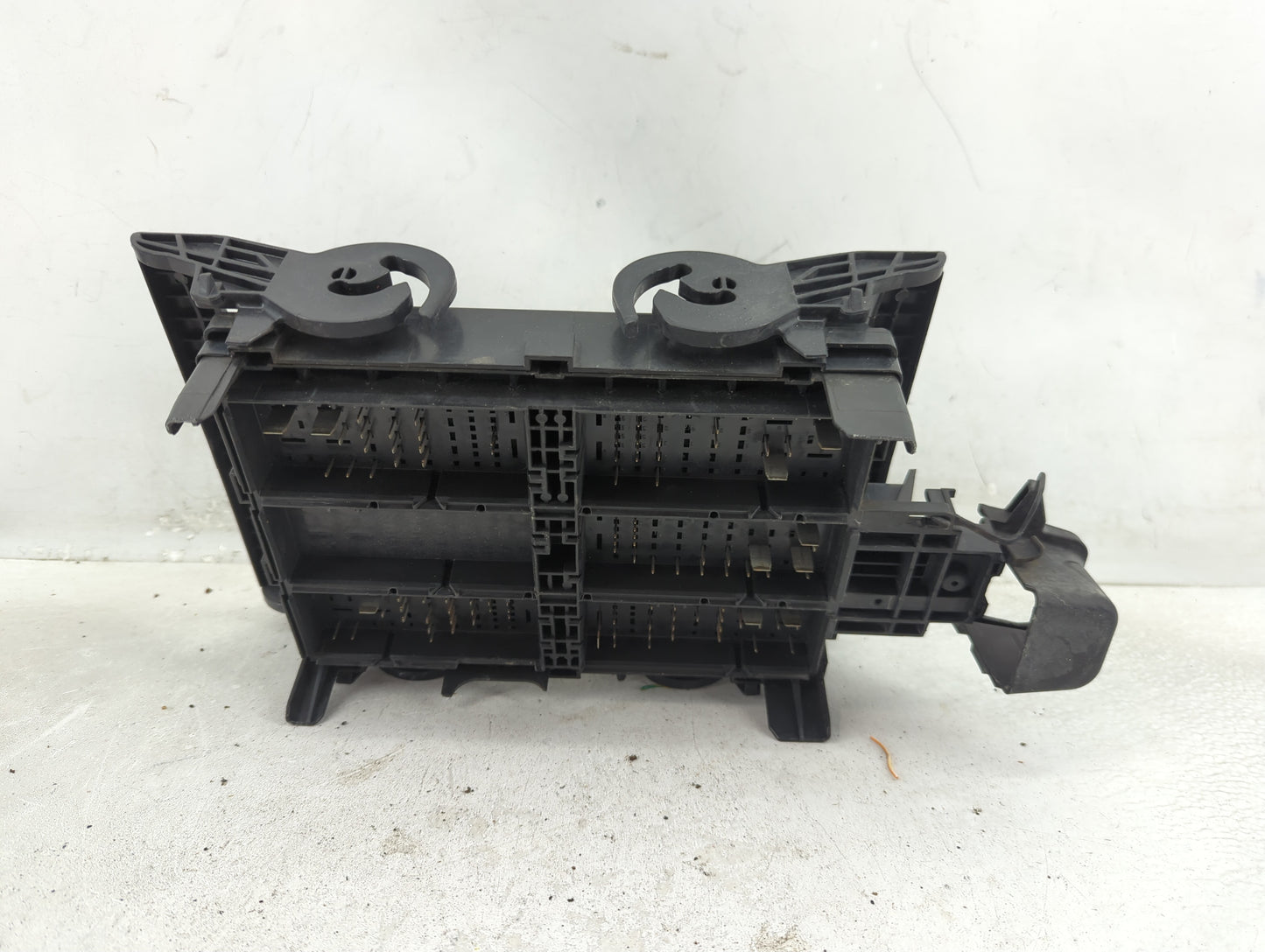2016-2018 Chevrolet Silverado 1500 Fusebox Fuse Box Panel Relay Module P/N:23387797 01 Fits Fits 2016 2017 2018 OEM Used Aut