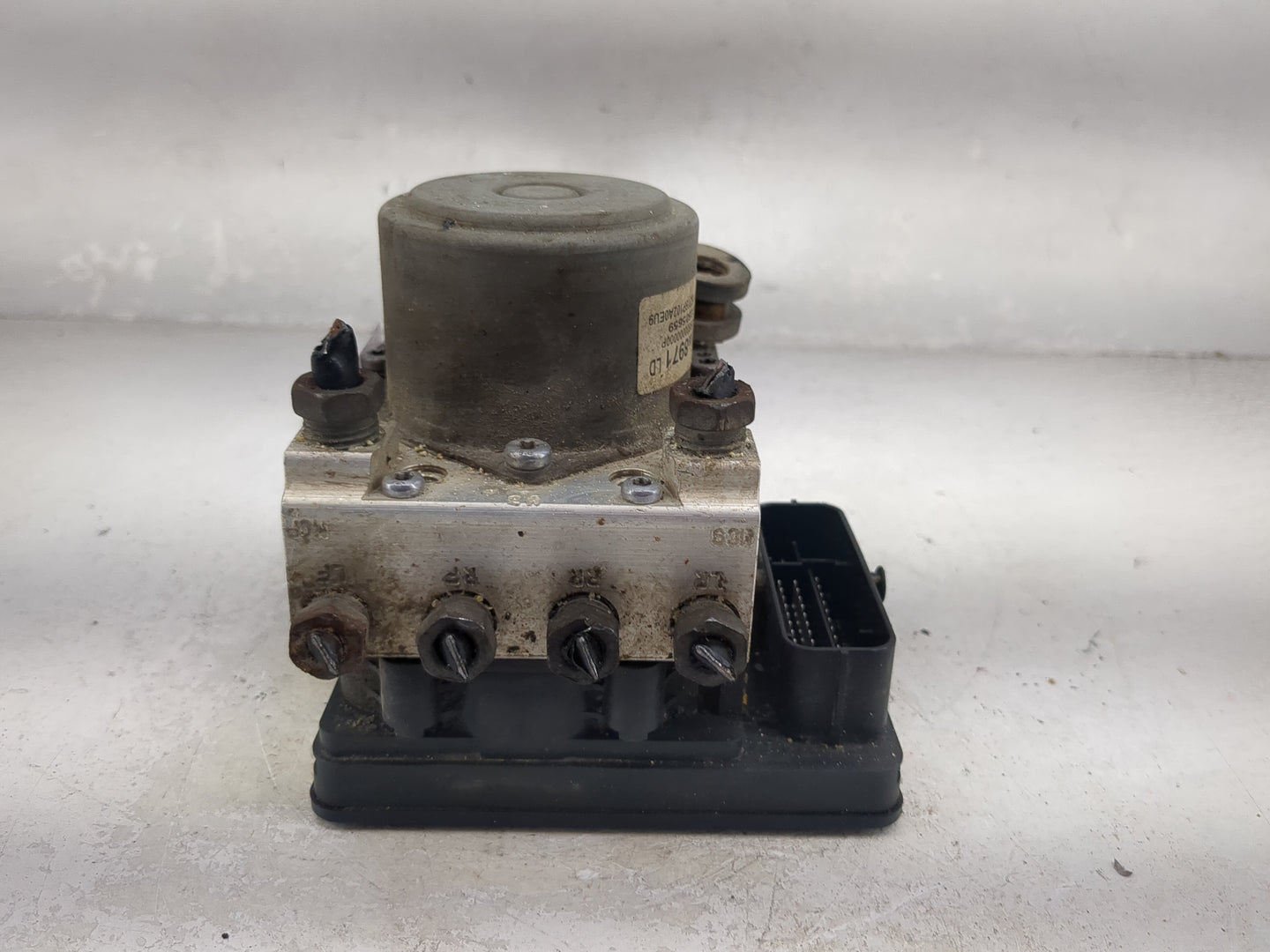 2016 Chevrolet Silverado 1500 ABS Pump Control Module Replacement P/N:23388971 23388991, 8611207, 122505659 Fits Fits 2017 2