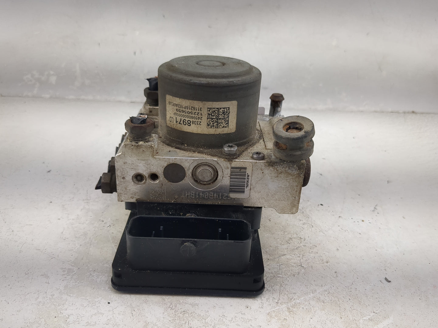 2016 Chevrolet Silverado 1500 ABS Pump Control Module Replacement P/N:23388971 23388991, 8611207, 122505659 Fits Fits 2017 2