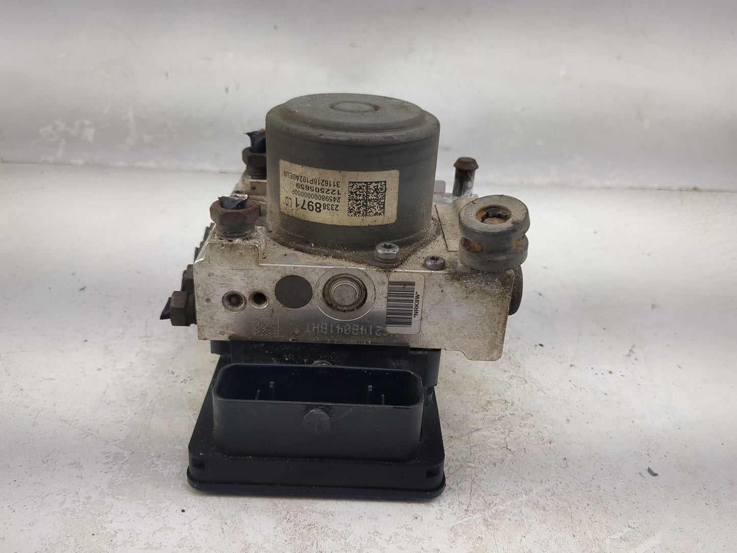 2016 Chevrolet Silverado 1500 ABS Pump Control Module Replacement P/N:23388971 23388991, 8611207, 122505659 Fits Fits 2017 2