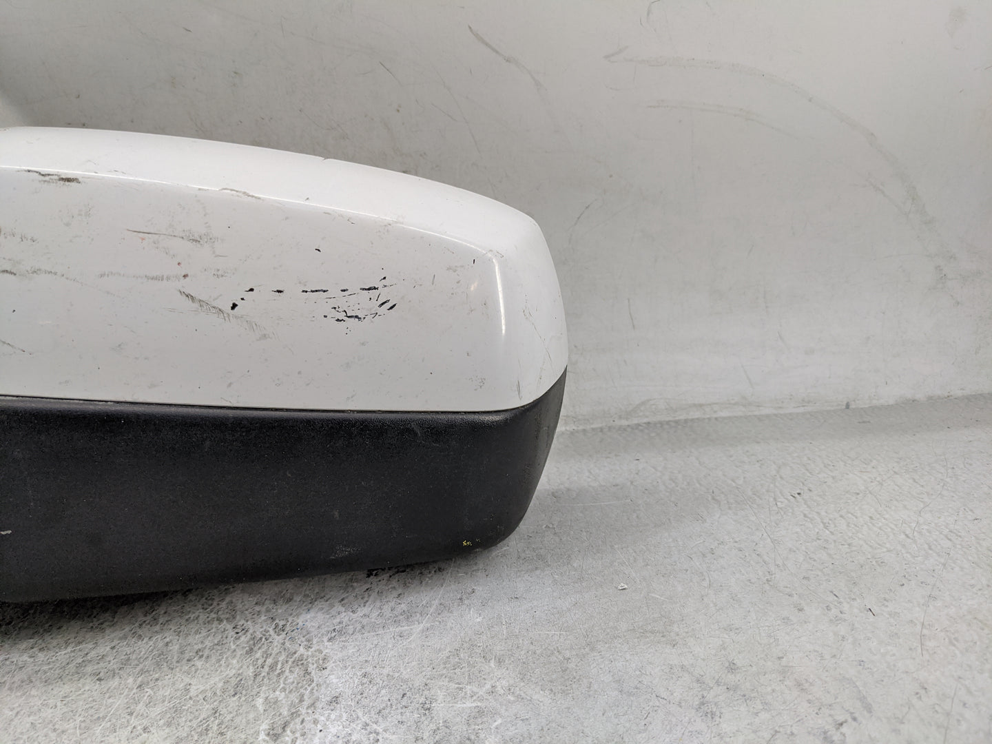 2014-2019 Chevrolet Silverado 1500 Driver Side View Mirror - Left Door Mirror OEM Used - Oemusedautoparts1.com