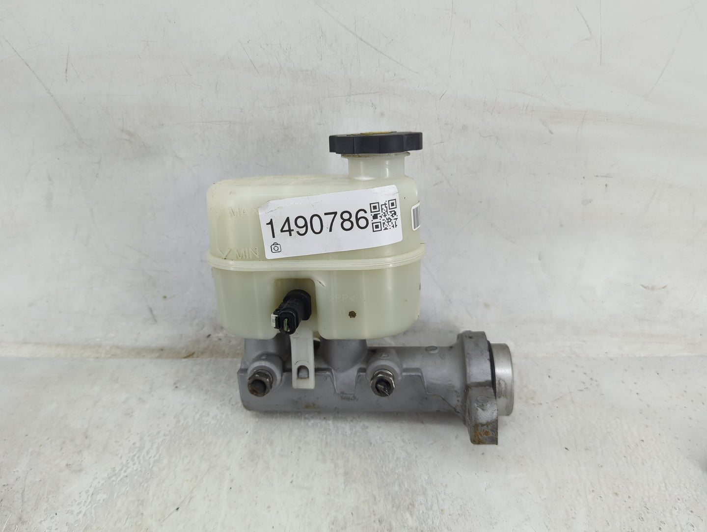 2014-2019 Chevrolet Silverado 1500 Brake Master Cylinder 1490786 - Oemusedautoparts1.com