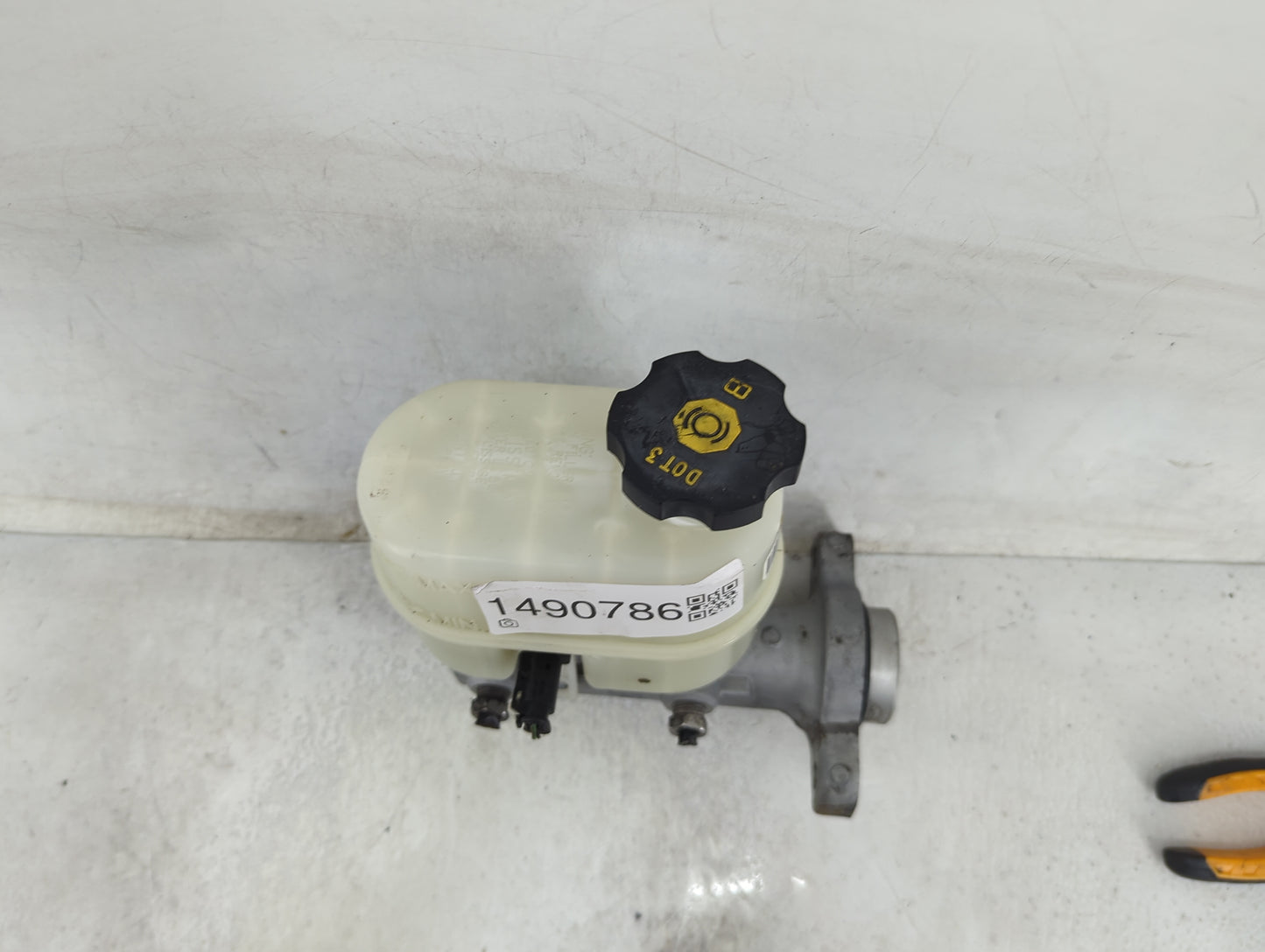 2014-2019 Chevrolet Silverado 1500 Brake Master Cylinder 1490786 - Oemusedautoparts1.com