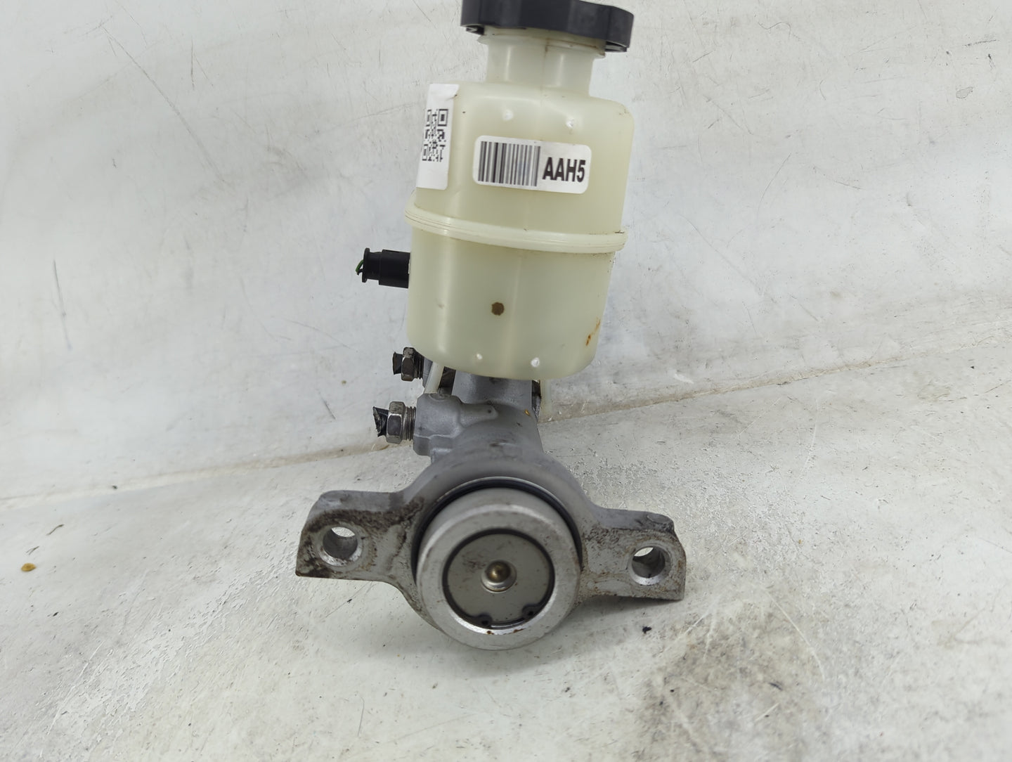 2014-2019 Chevrolet Silverado 1500 Brake Master Cylinder 1490786 - Oemusedautoparts1.com