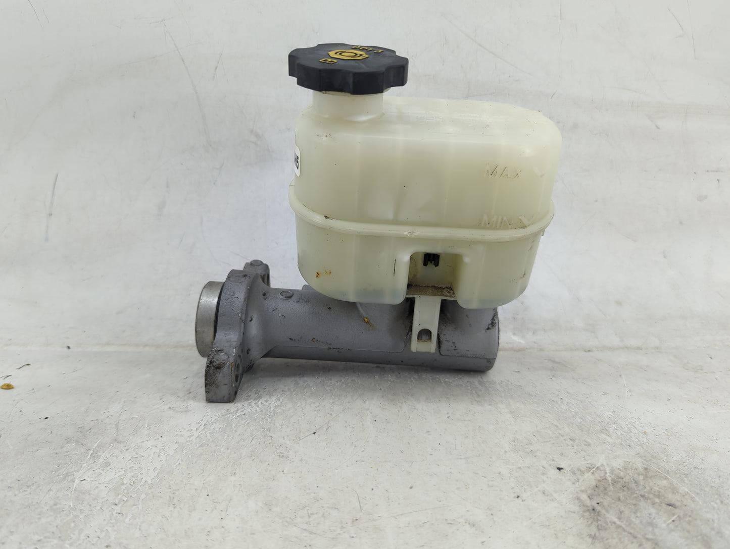 2014-2019 Chevrolet Silverado 1500 Brake Master Cylinder 1490786 - Oemusedautoparts1.com