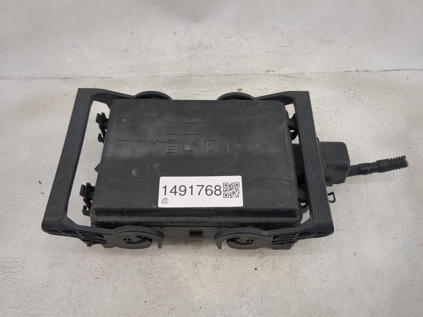 2016-2018 Chevrolet Silverado 1500 Fusebox Fuse Box Panel Relay Module P/N:23387798 13308941, 13500114 Fits Fits 2016 2017 2