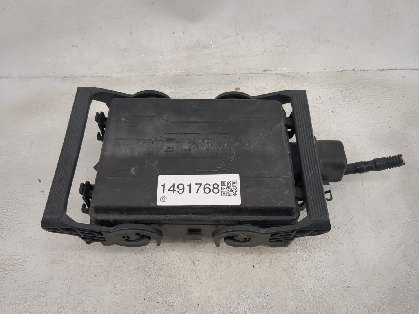 2016-2018 Chevrolet Silverado 1500 Fusebox Fuse Box Panel Relay Module P/N:23387798 13308941, 13500114 Fits Fits 2016 2017 2