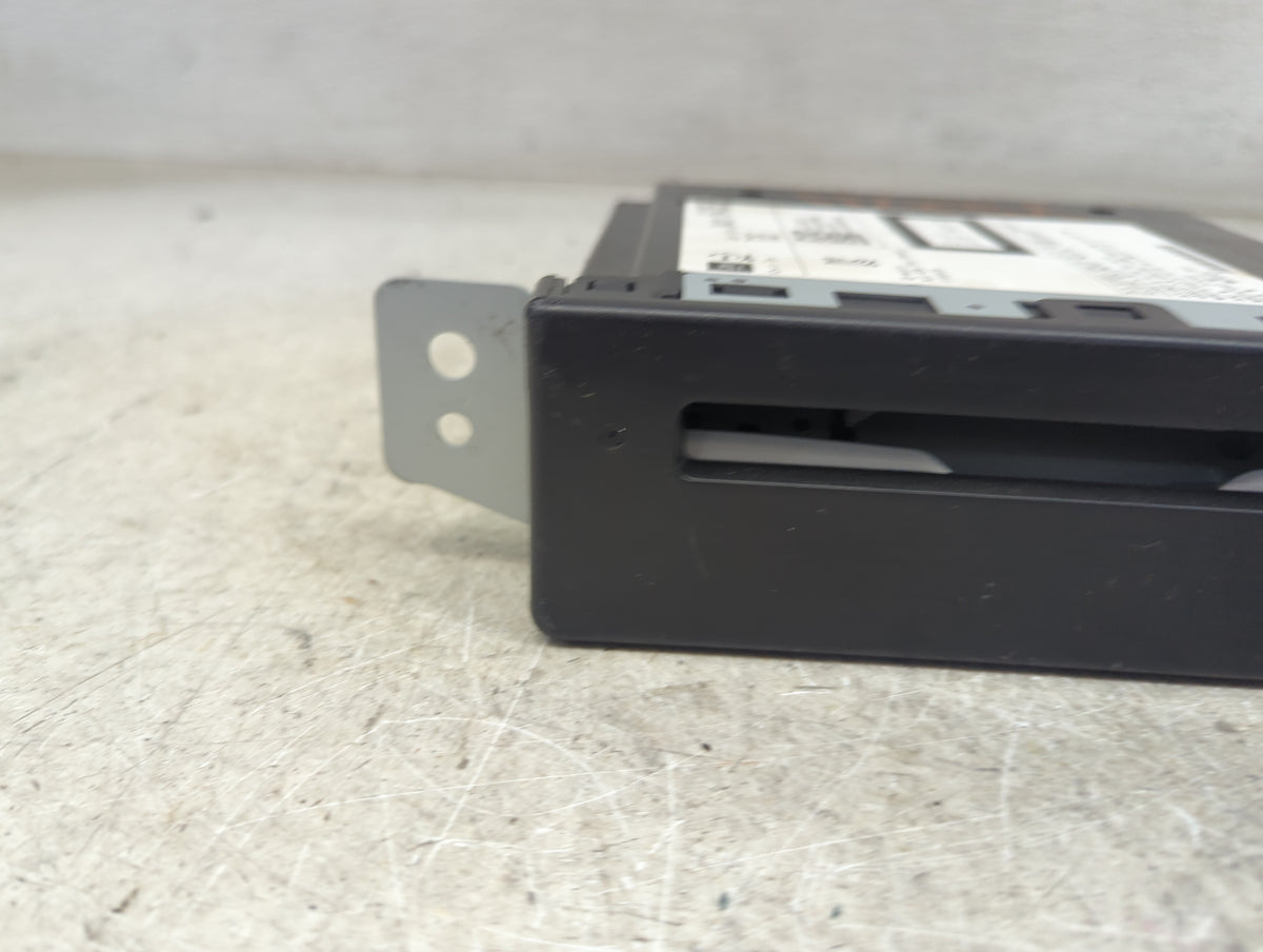 2015-2019 Chevrolet Silverado 1500 Radio Cd Changer 84016435 - Oemusedautoparts1.com