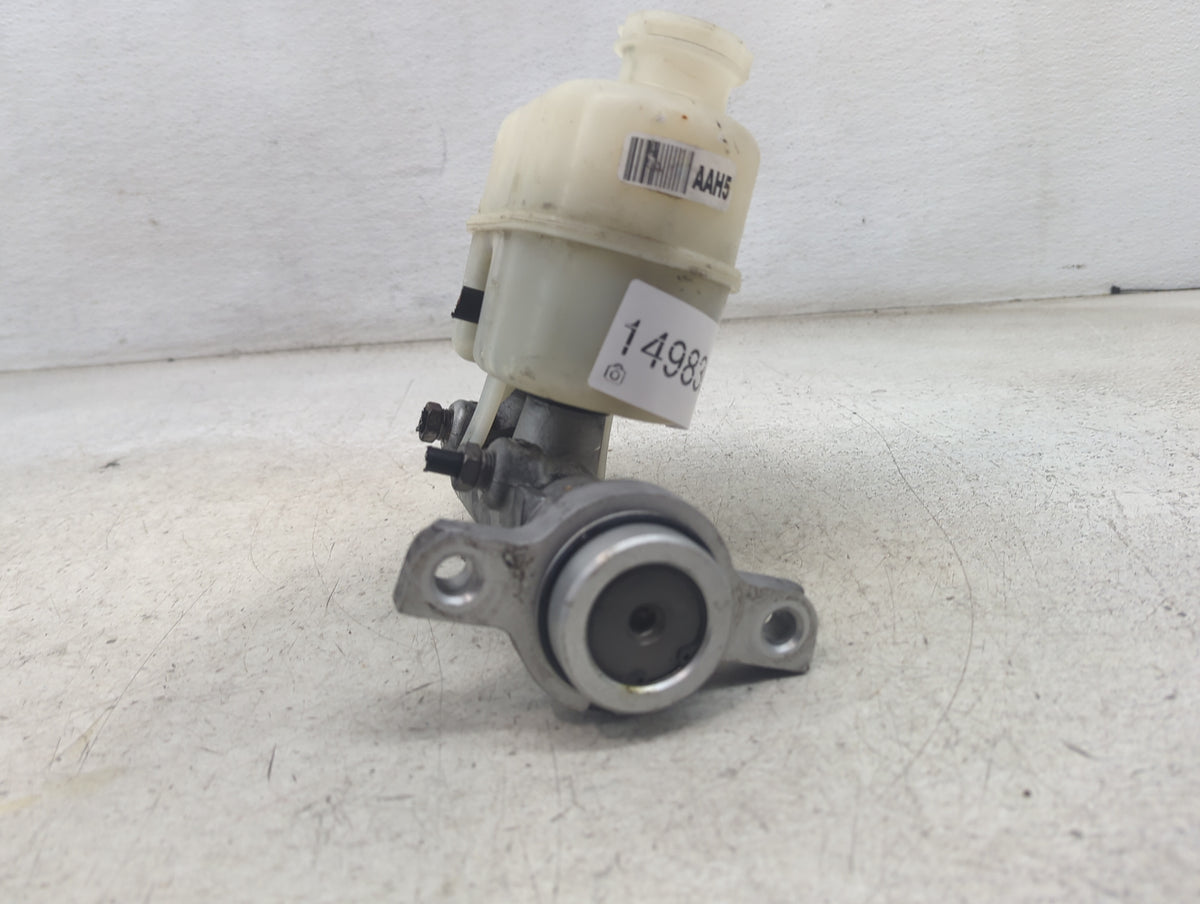 2014-2019 Chevrolet Silverado 1500 Brake Master Cylinder 1498304 - Oemusedautoparts1.com