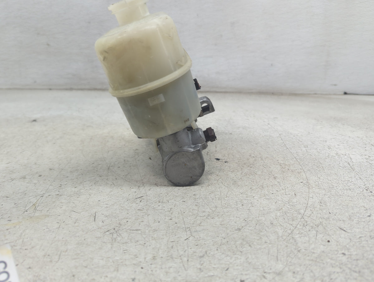 2014-2019 Chevrolet Silverado 1500 Brake Master Cylinder 1498304 - Oemusedautoparts1.com