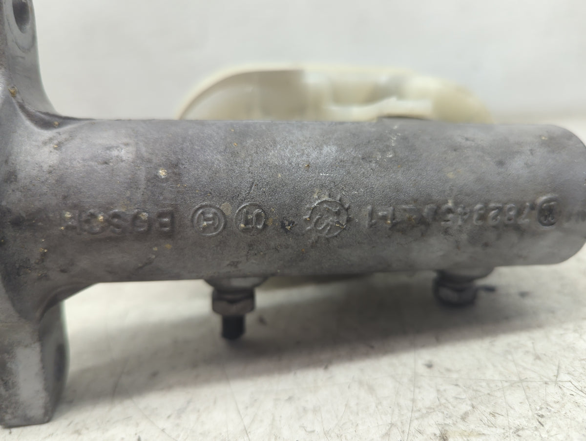2014-2019 Chevrolet Silverado 1500 Brake Master Cylinder 1498304 - Oemusedautoparts1.com