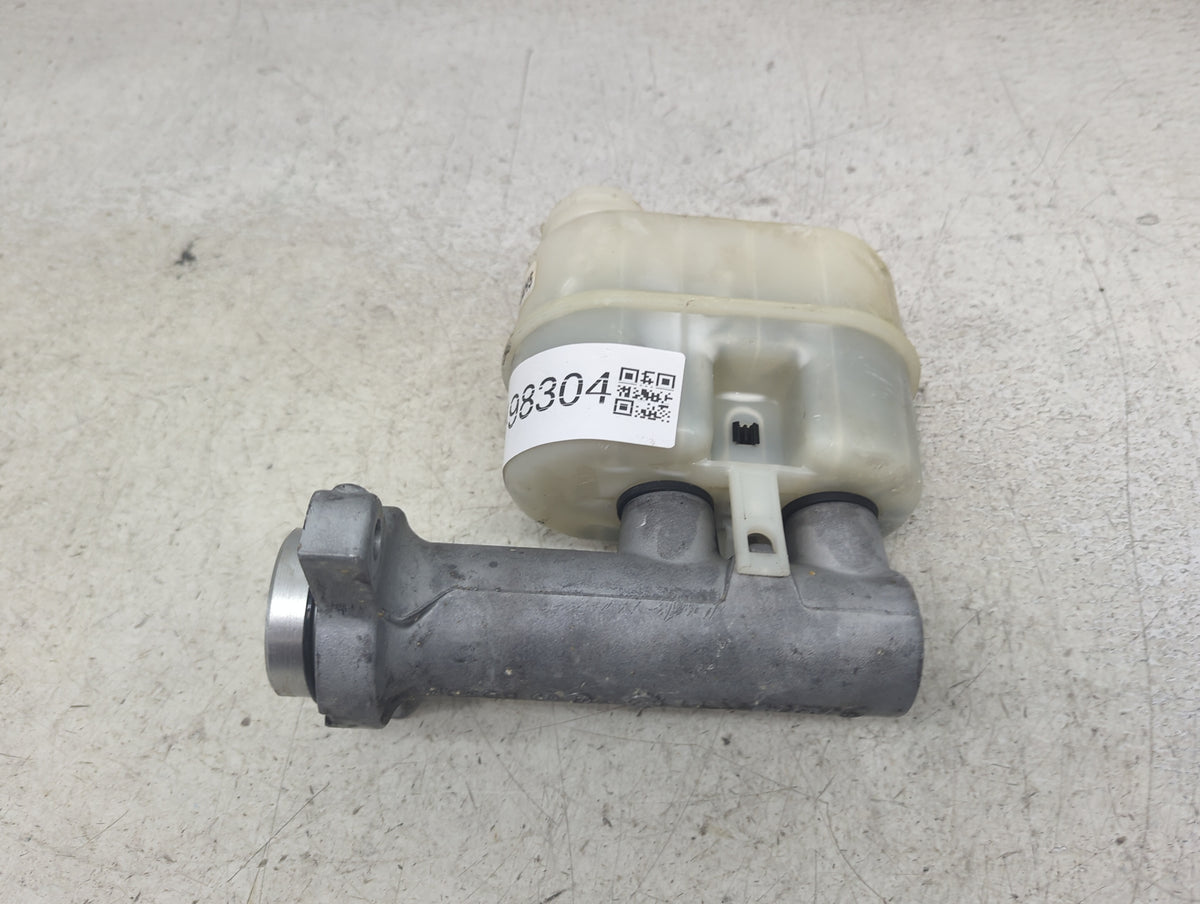 2014-2019 Chevrolet Silverado 1500 Brake Master Cylinder 1498304 - Oemusedautoparts1.com