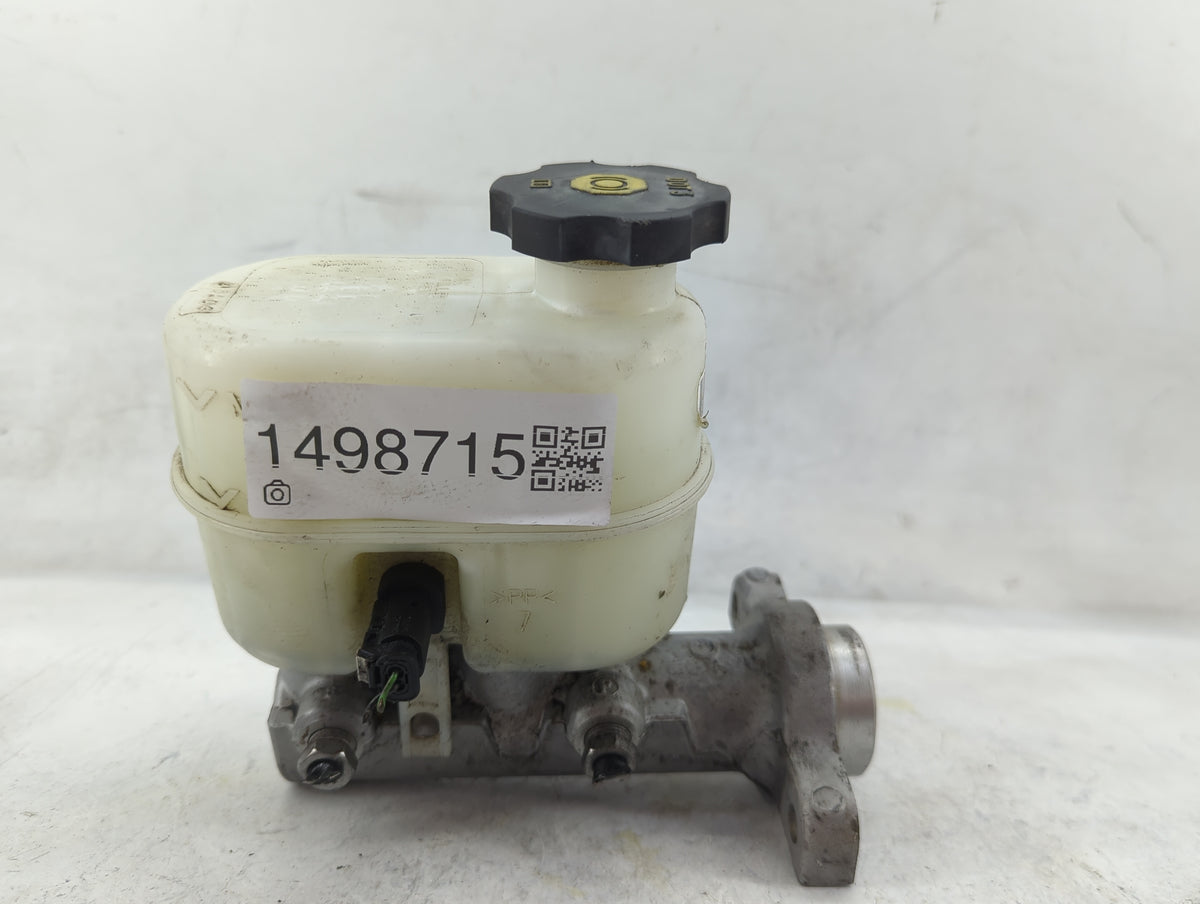 2014-2019 Chevrolet Silverado 1500 Brake Master Cylinder 1498715 - Oemusedautoparts1.com