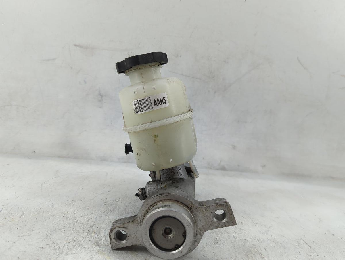 2014-2019 Chevrolet Silverado 1500 Brake Master Cylinder 1498715 - Oemusedautoparts1.com
