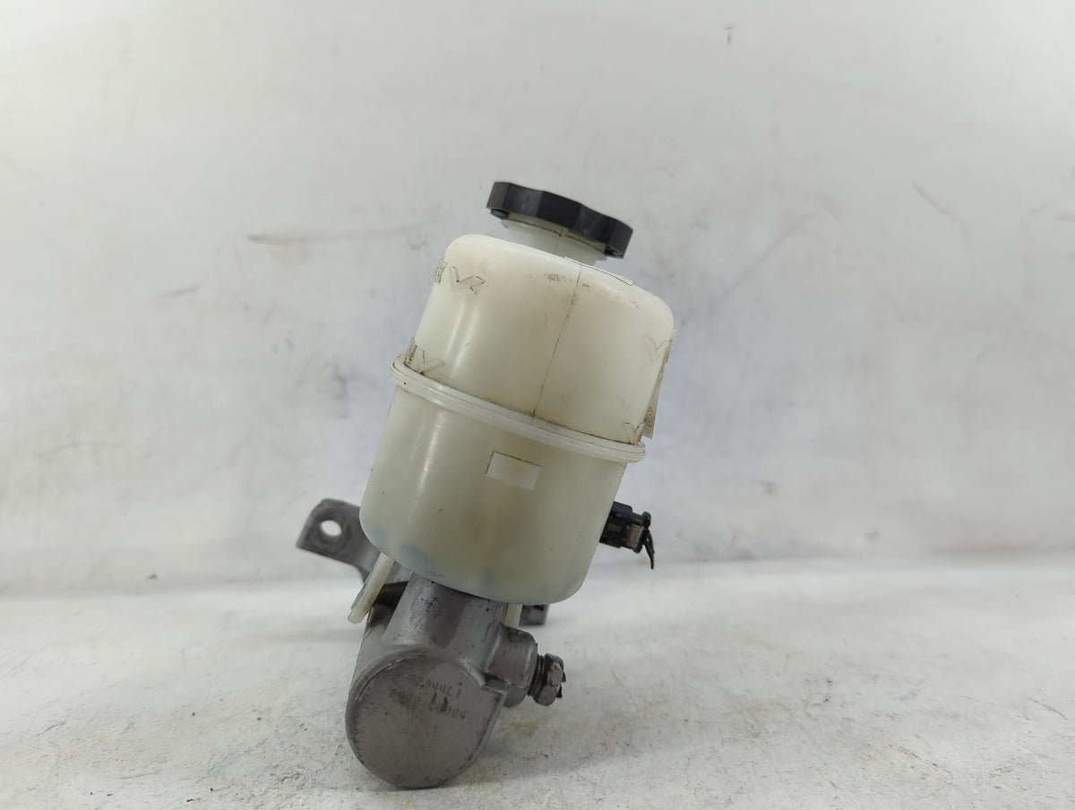 2014-2019 Chevrolet Silverado 1500 Brake Master Cylinder 1498715 - Oemusedautoparts1.com