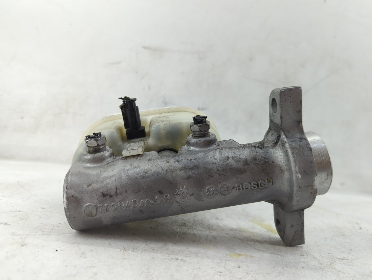 2014-2019 Chevrolet Silverado 1500 Brake Master Cylinder 1498715 - Oemusedautoparts1.com