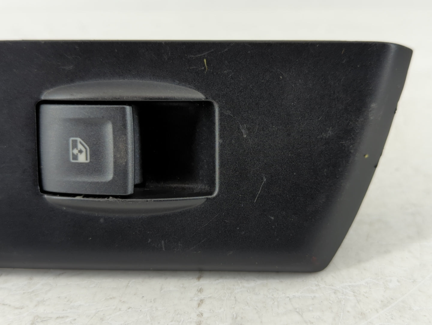 2016 Chevrolet Silverado 1500 Passenger Right Power Window Switch - Oemusedautoparts1.com