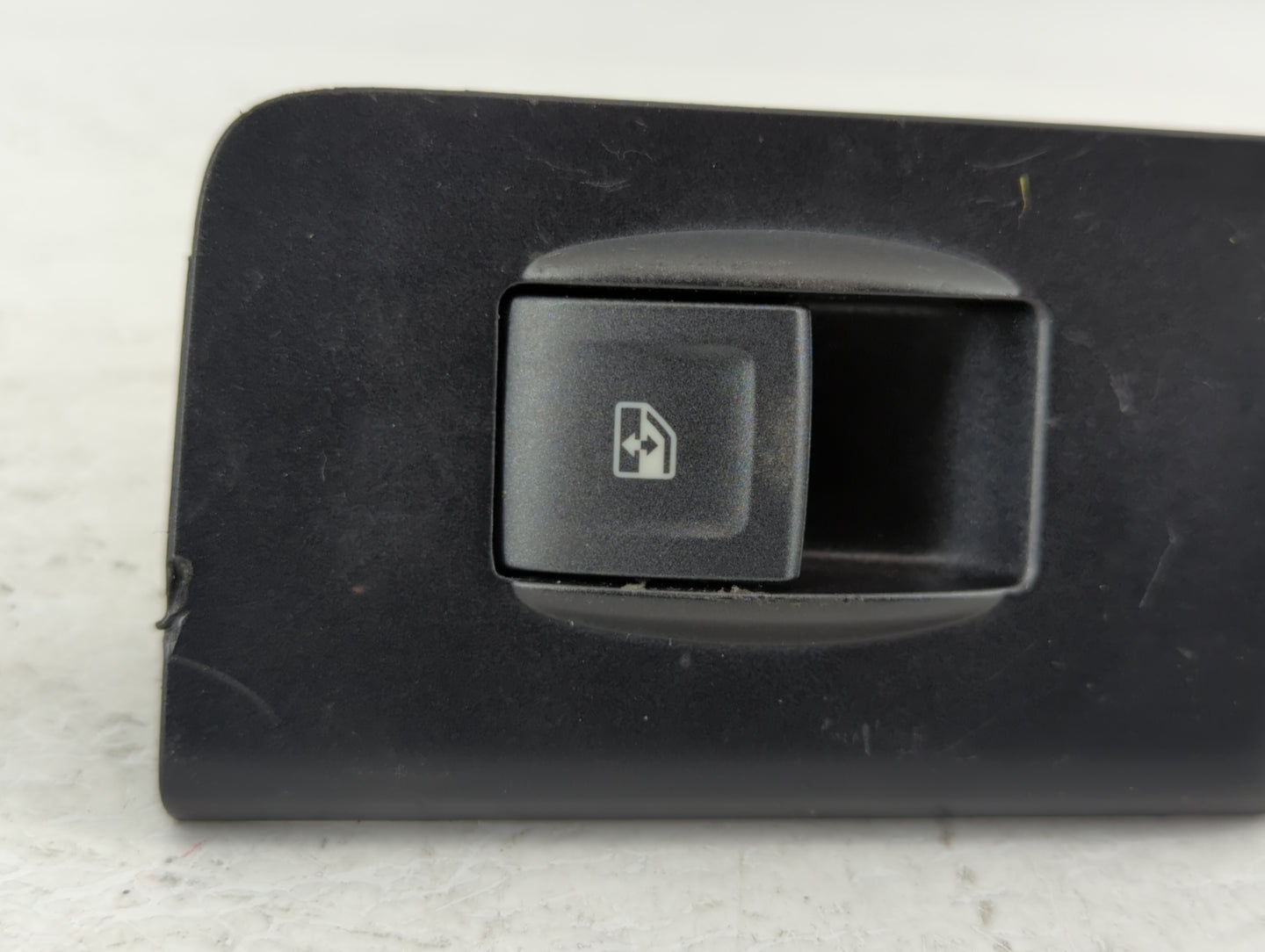 2016 Chevrolet Silverado 1500 Passenger Right Power Window Switch - Oemusedautoparts1.com