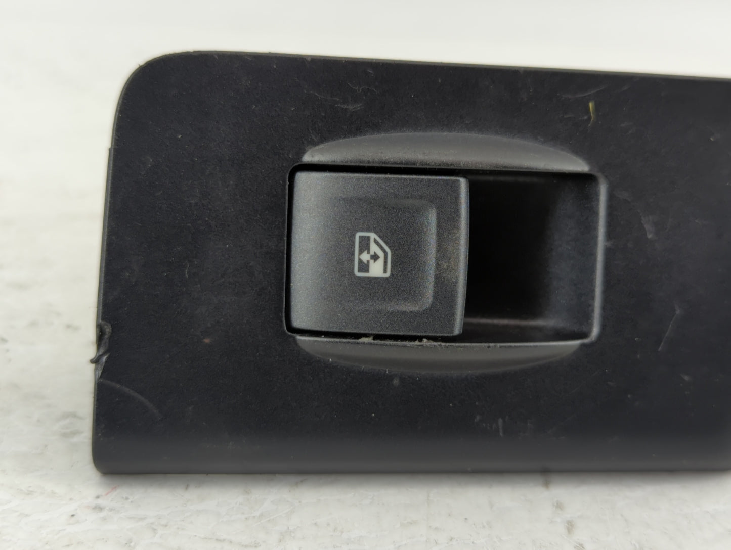 2016 Chevrolet Silverado 1500 Passenger Right Power Window Switch - Oemusedautoparts1.com