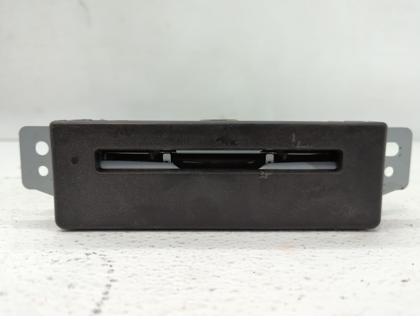 2015-2019 Chevrolet Silverado 1500 Radio AM FM Cd Player Receiver Replacement P/N:84016435 1359 4481 Fits OEM Used Auto Part