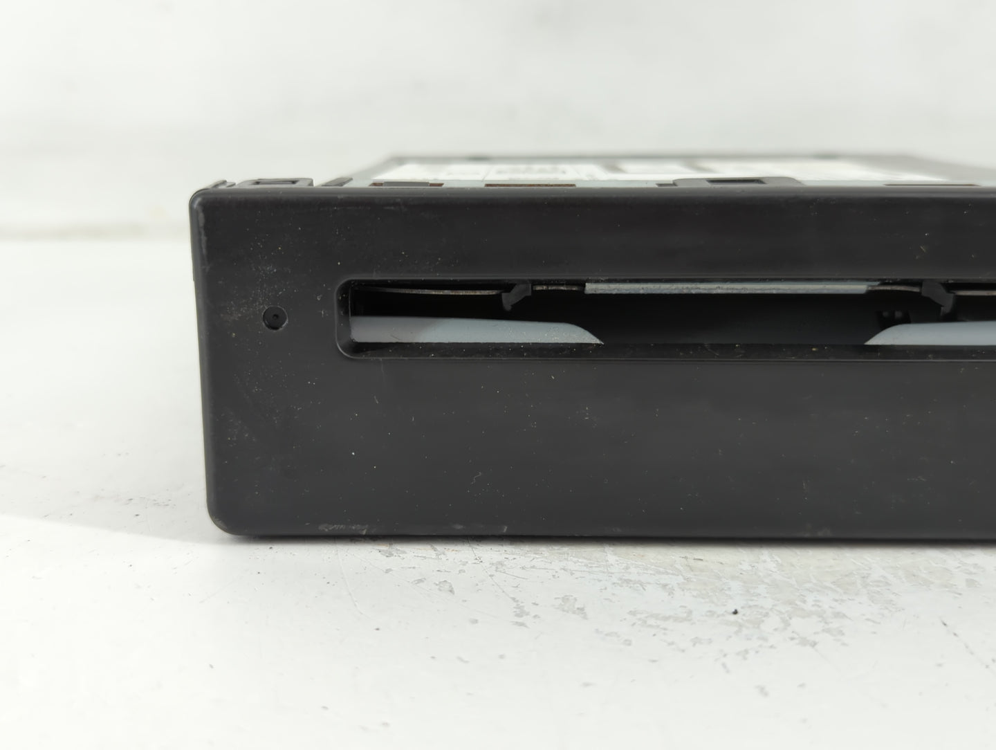 2016 Chevrolet Silverado 1500 Radio AM FM Cd Player Receiver Replacement P/N:84016435 Fits OEM Used Auto Parts - Oemusedauto